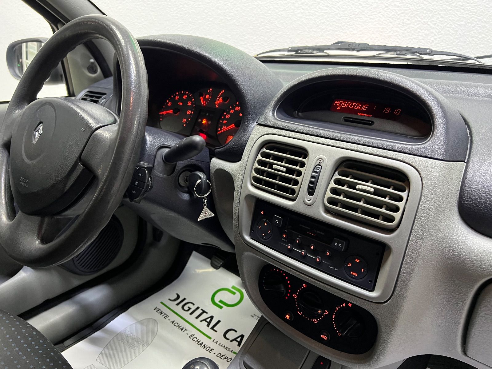Renault Clio Classic Couleur beige à Sfax - Photo 21