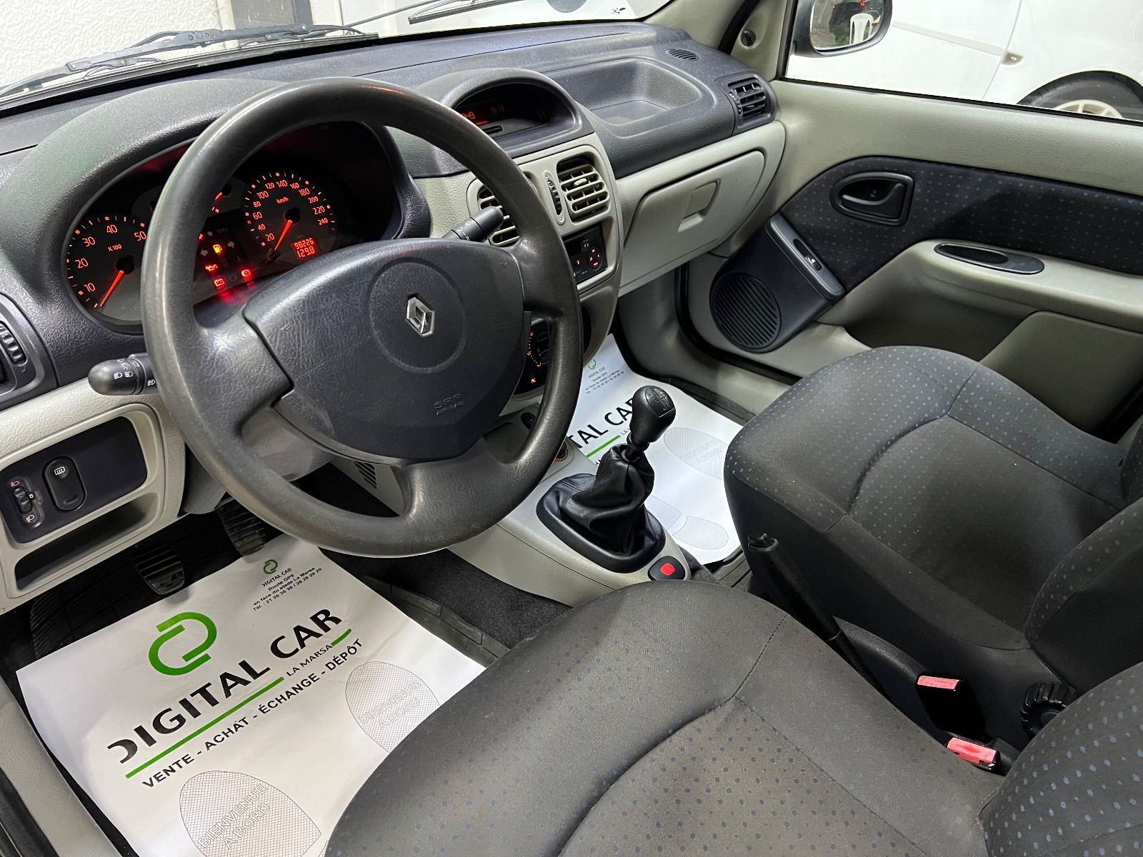 Renault Clio Classic Couleur beige à Sfax - Photo 27