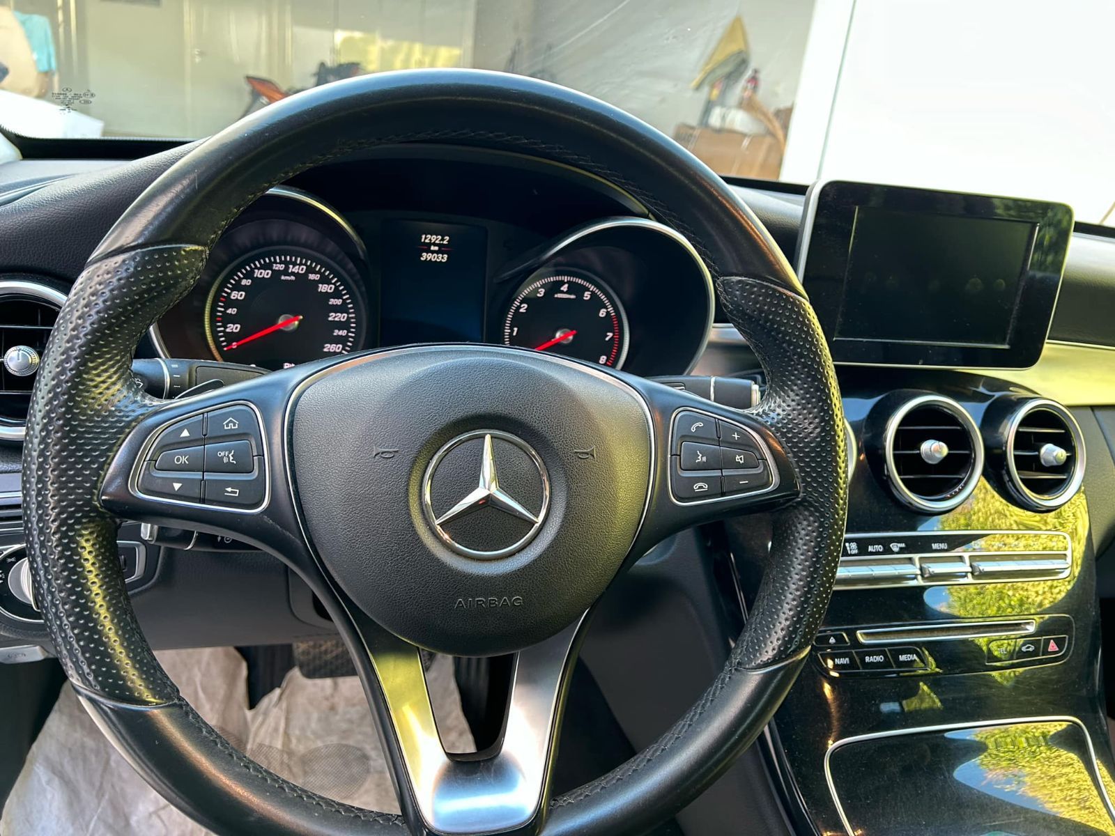 Mercedes-Benz Classe C à Tunis - Photo 2