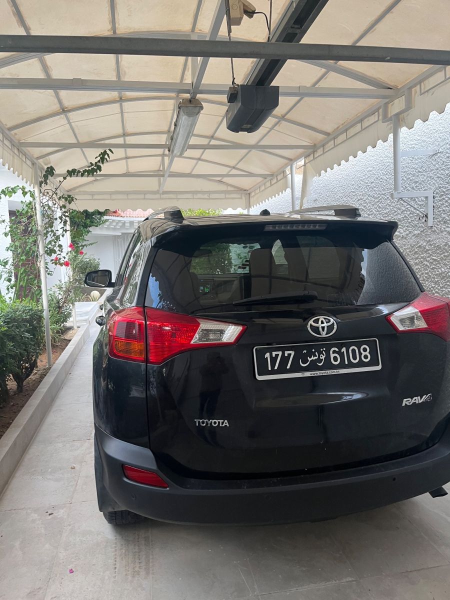 Toyota RAV 4 à Tunis - Photo 1