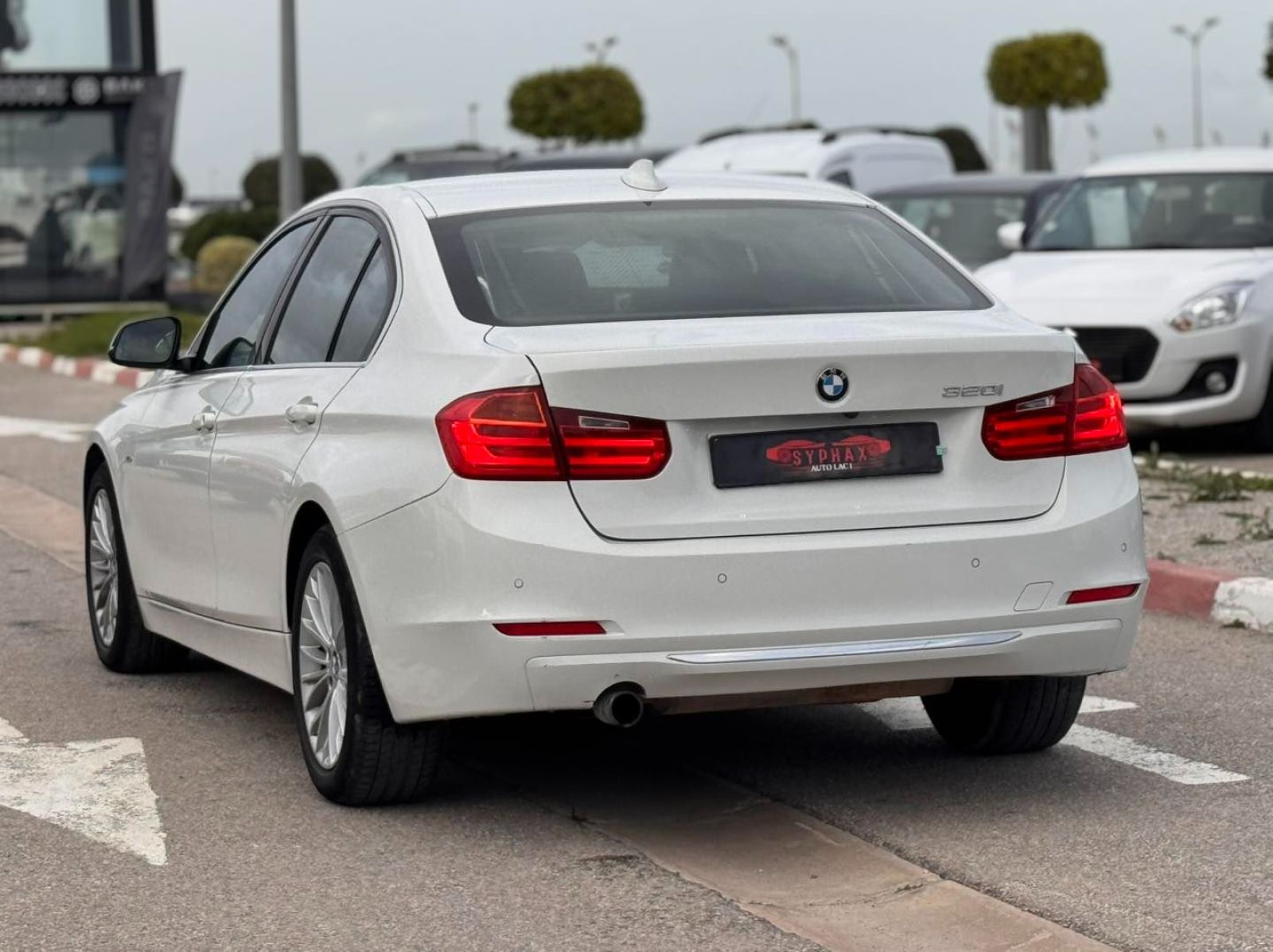 BMW Série 3 Luxury Line à Tunis - Photo 3