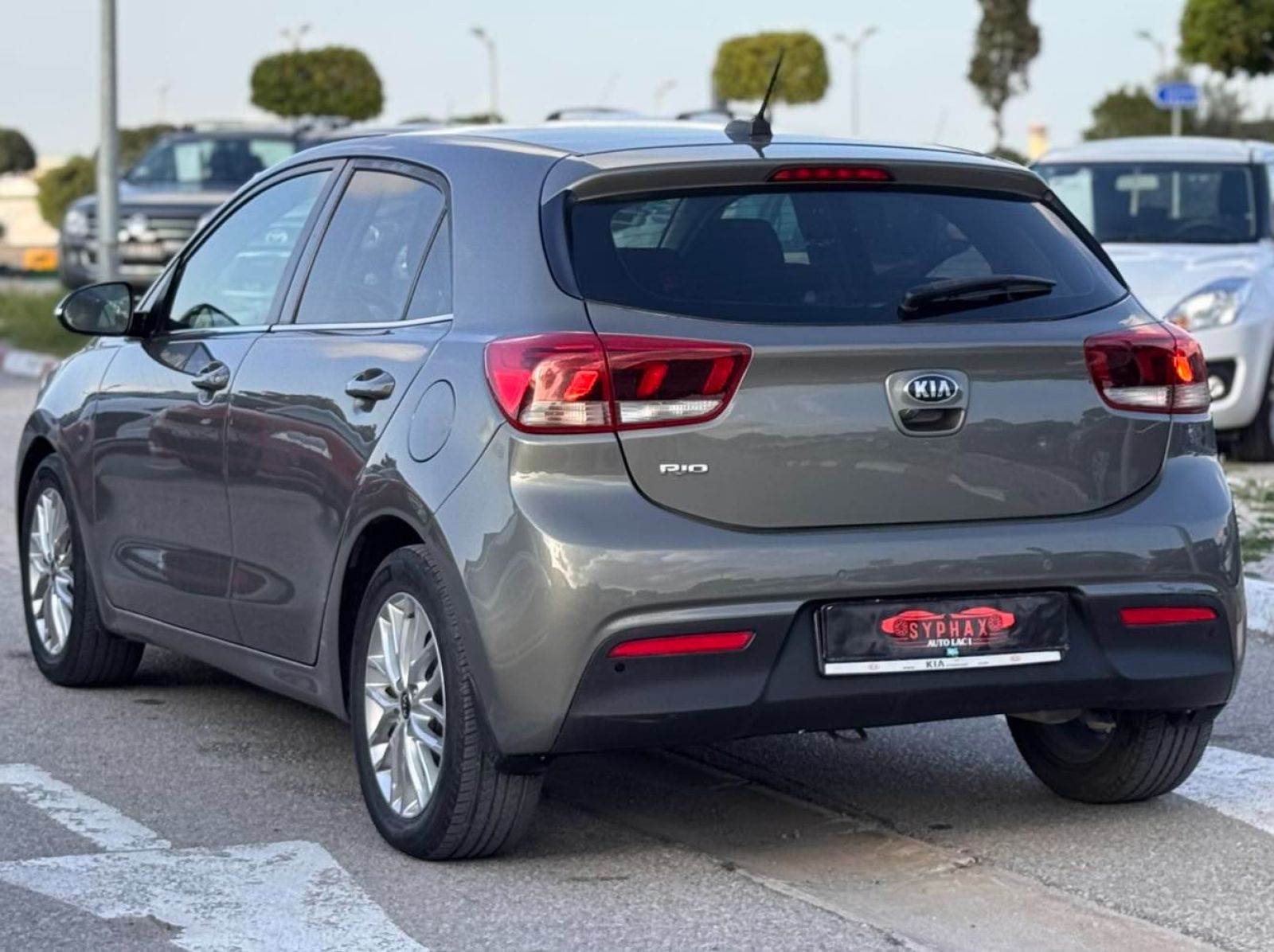 KIA Rio 5p SX Plus à Tunis - Photo 3