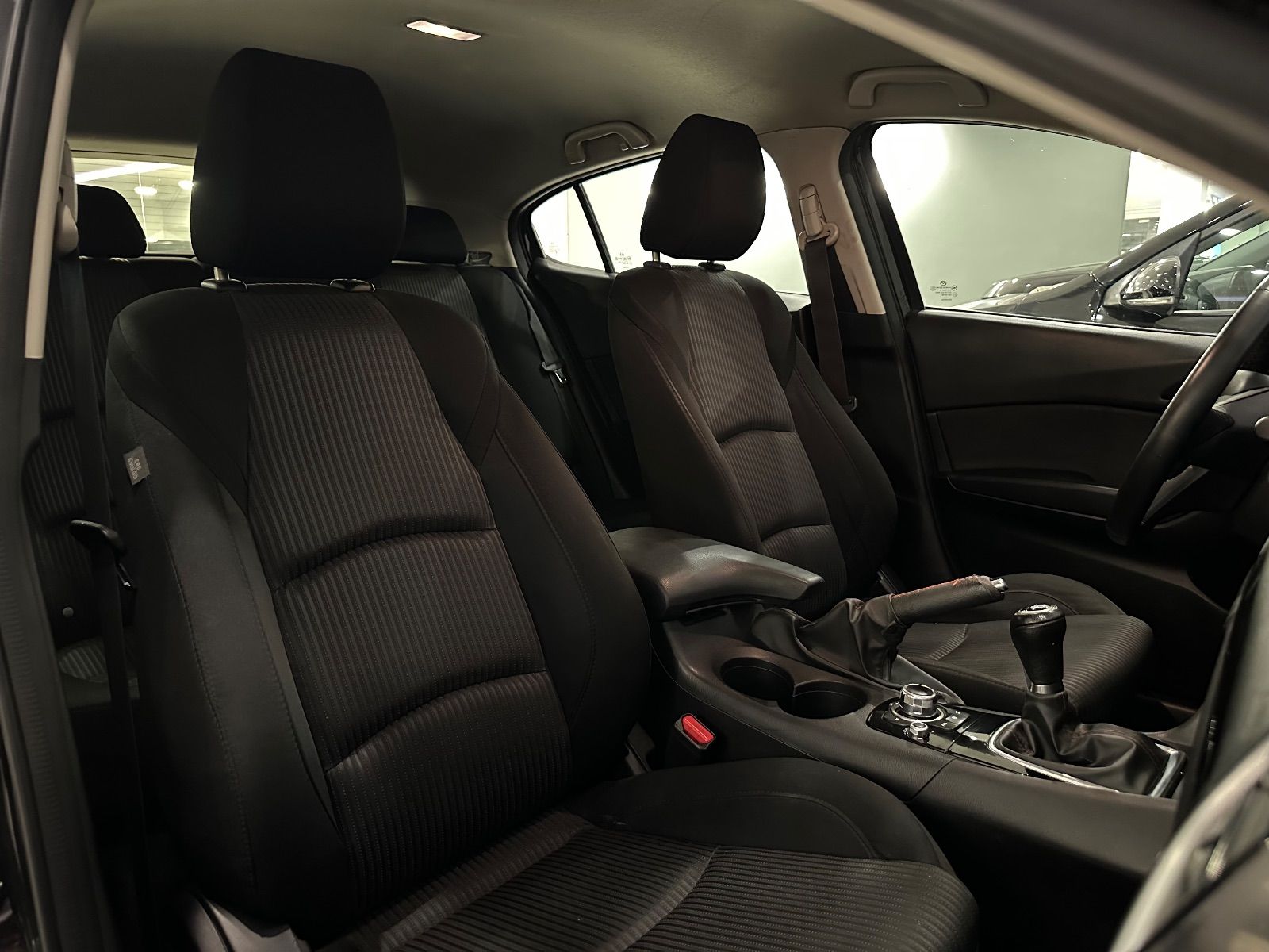 Mazda 3 à Ariana - Photo 8