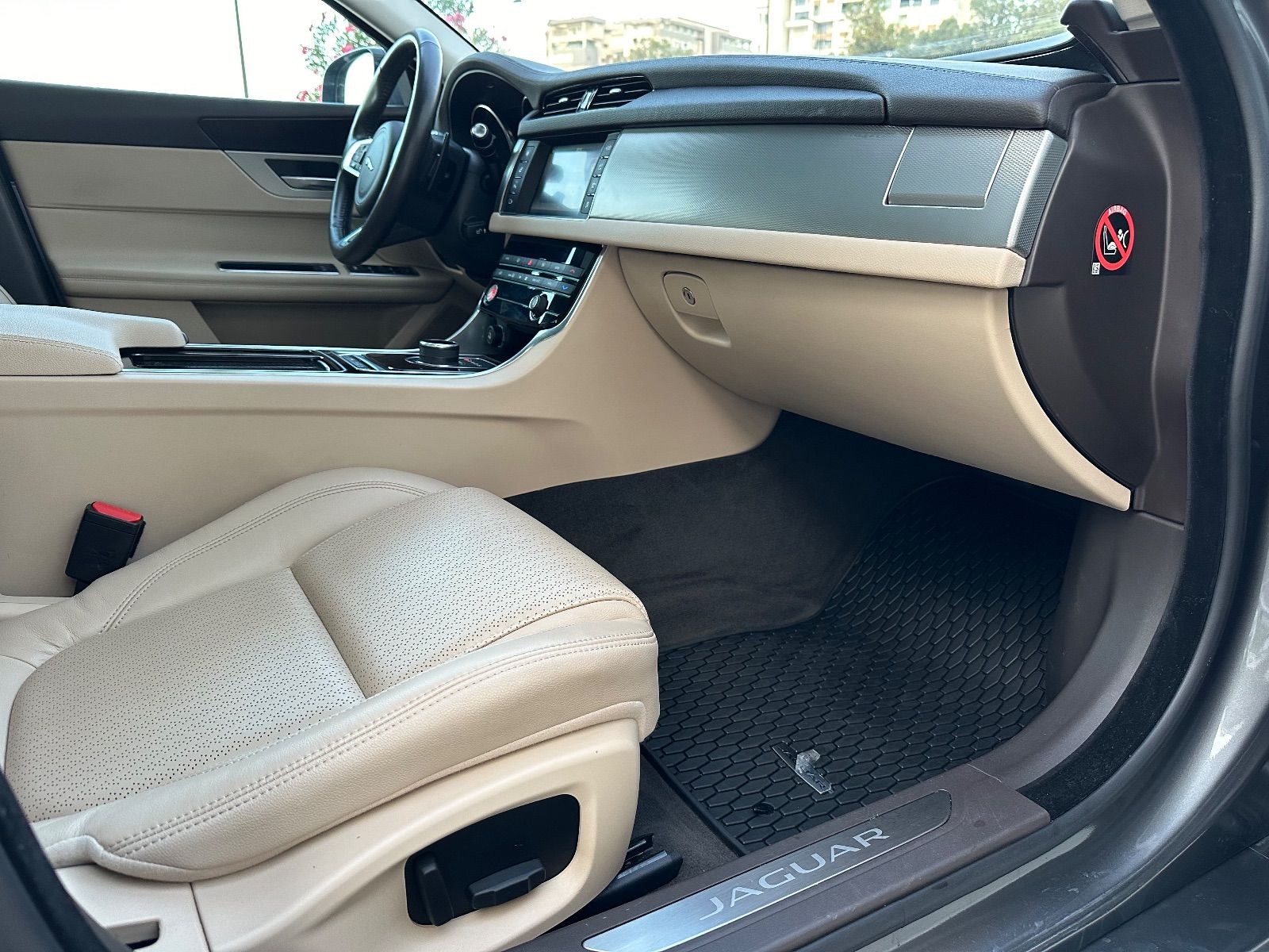 Jaguar XF Luxe à Tunis - Photo 8