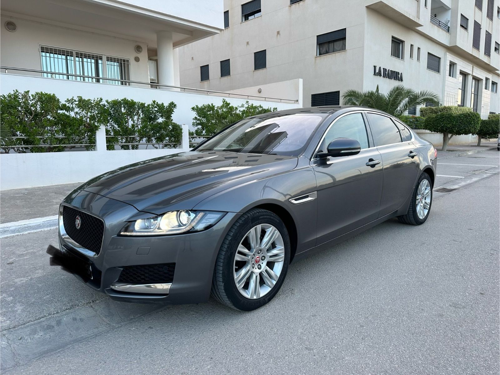 Jaguar XF Luxe à Tunis - Photo 1
