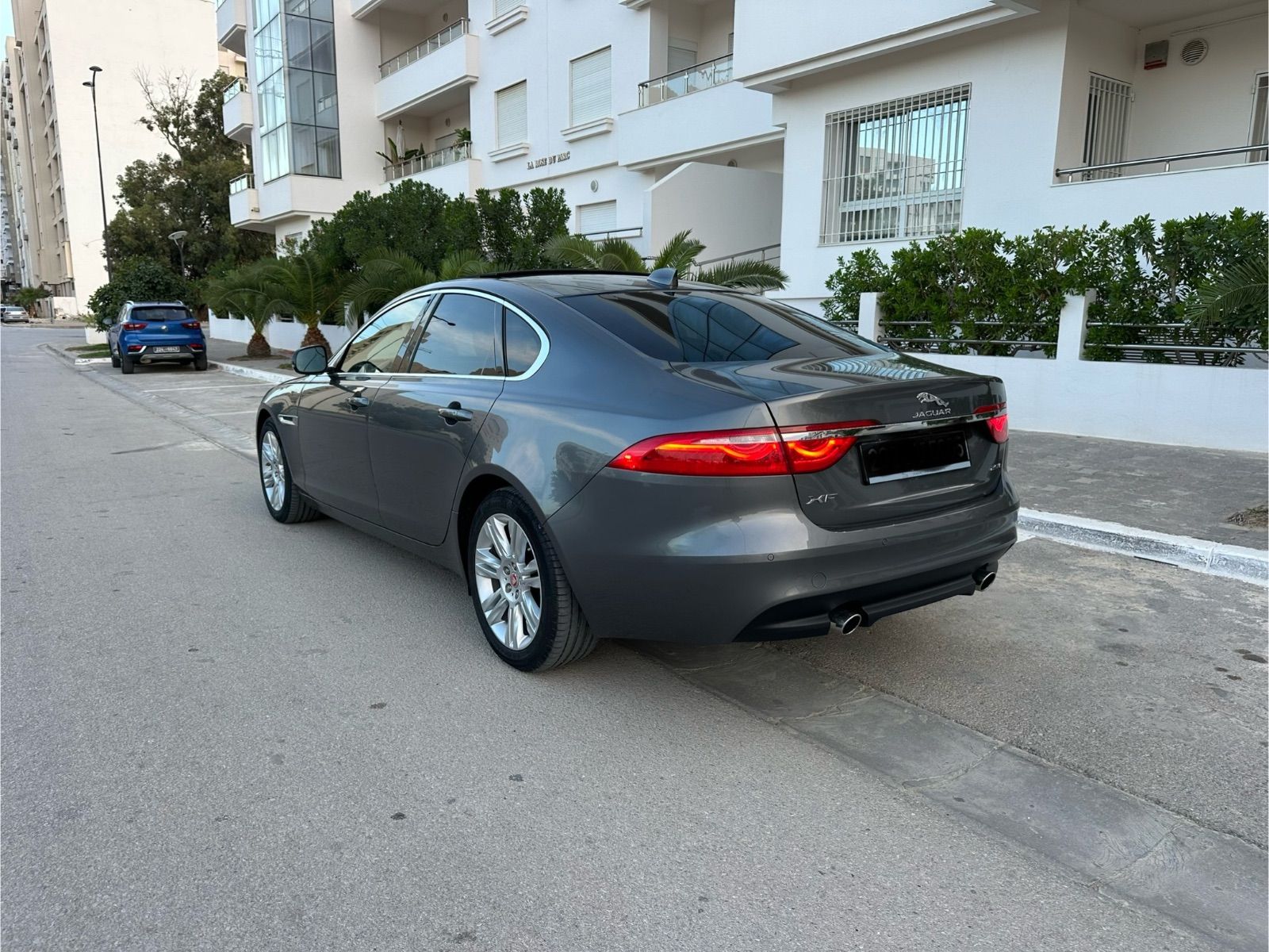 Jaguar XF Luxe à Tunis - Photo 4