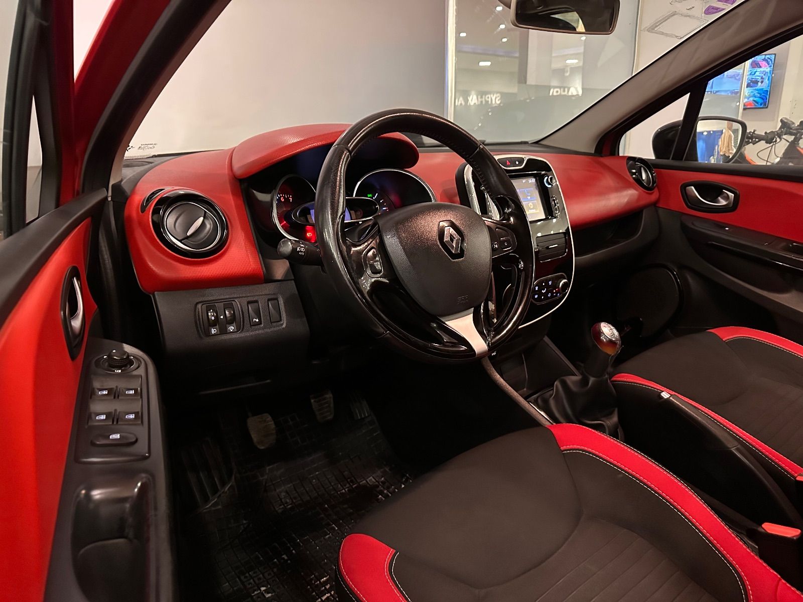 Renault Clio Dynamique à Ben Arous - Photo 6