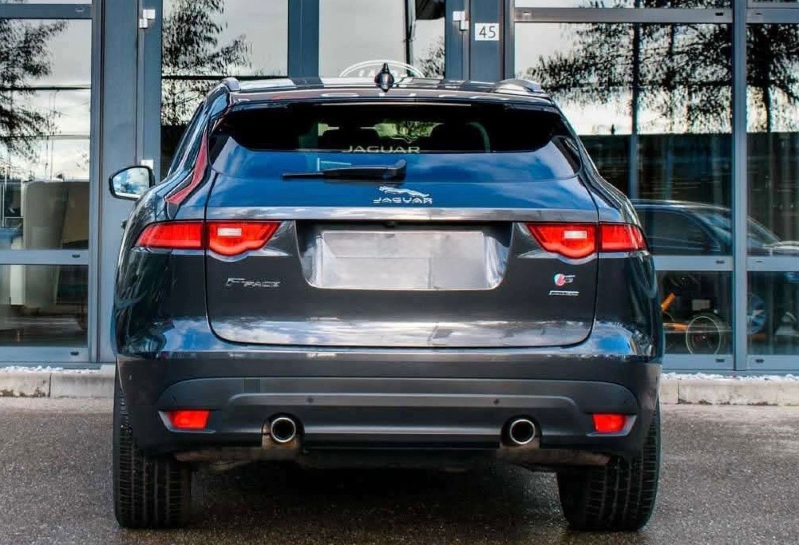 Jaguar F-Pace R_Dynamic
