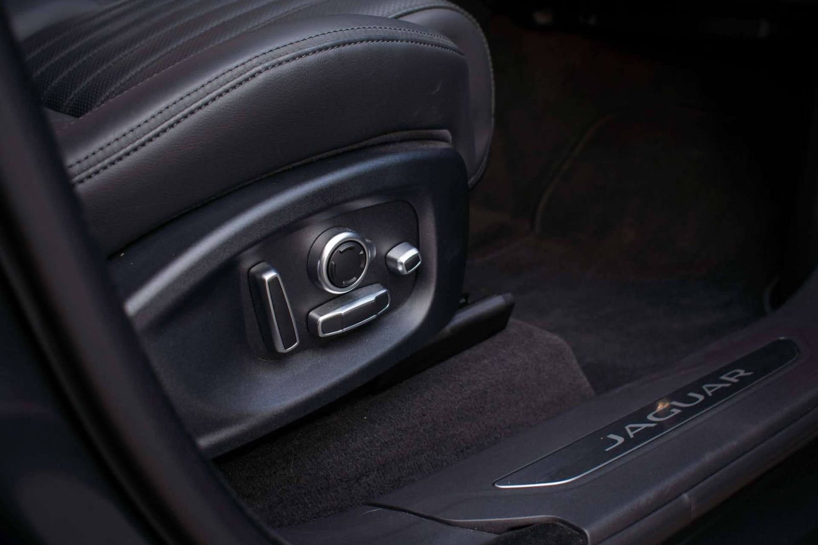 Jaguar F-Pace R_Dynamic à Tunis - Photo 13