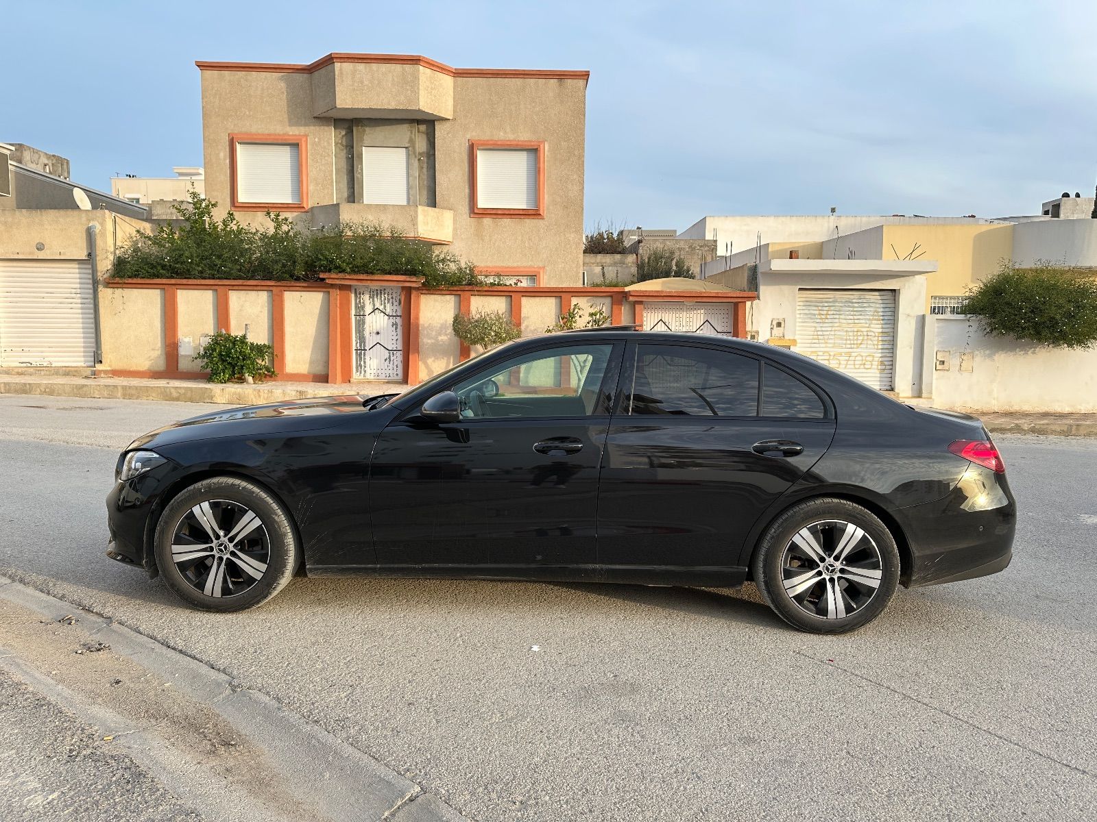 Mercedes-Benz Classe C AMG + à Tunis - Photo 3