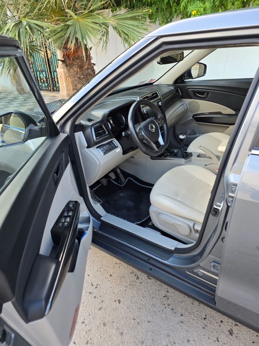 Ssangyong Tivoli Classy Secure à Sfax - Photo 10