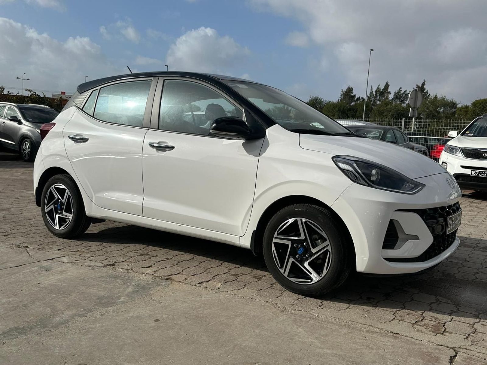 Hyundai Grand i10 High Grade à Tunis - Photo 3