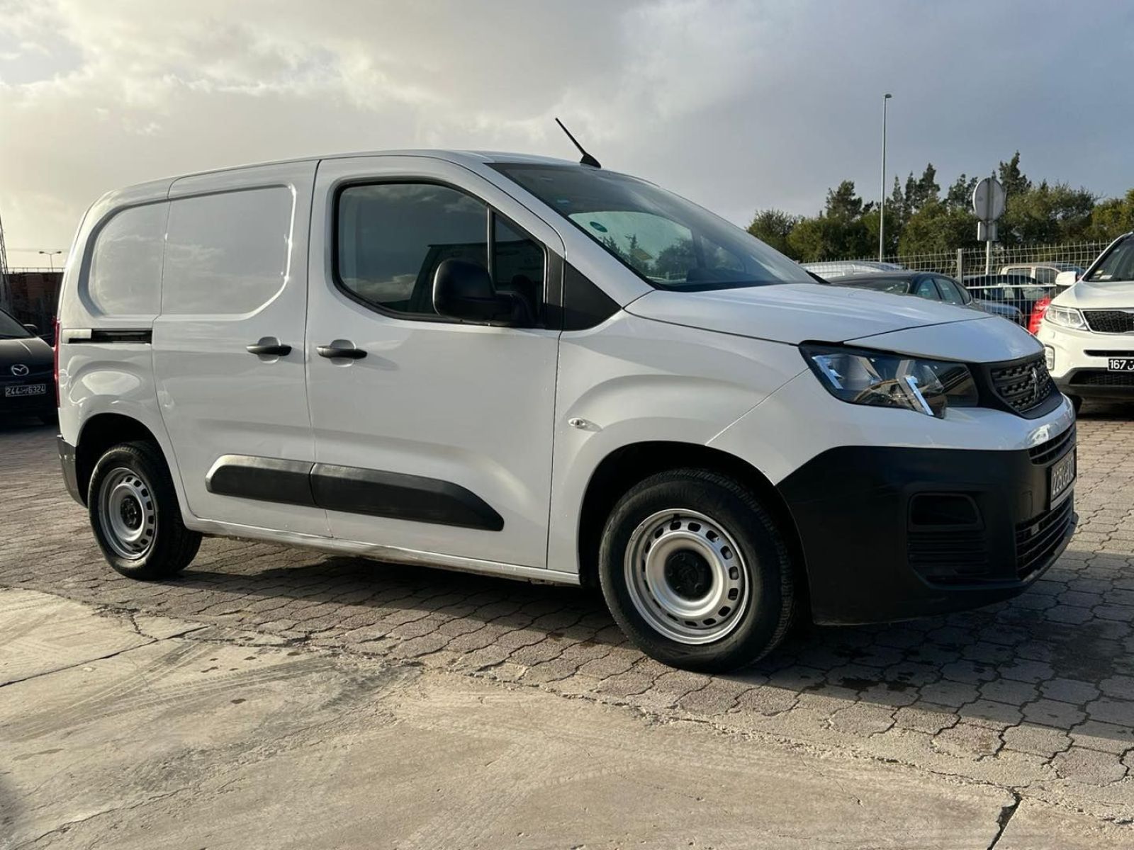 Peugeot Partner K9 à Ben Arous - Photo 3