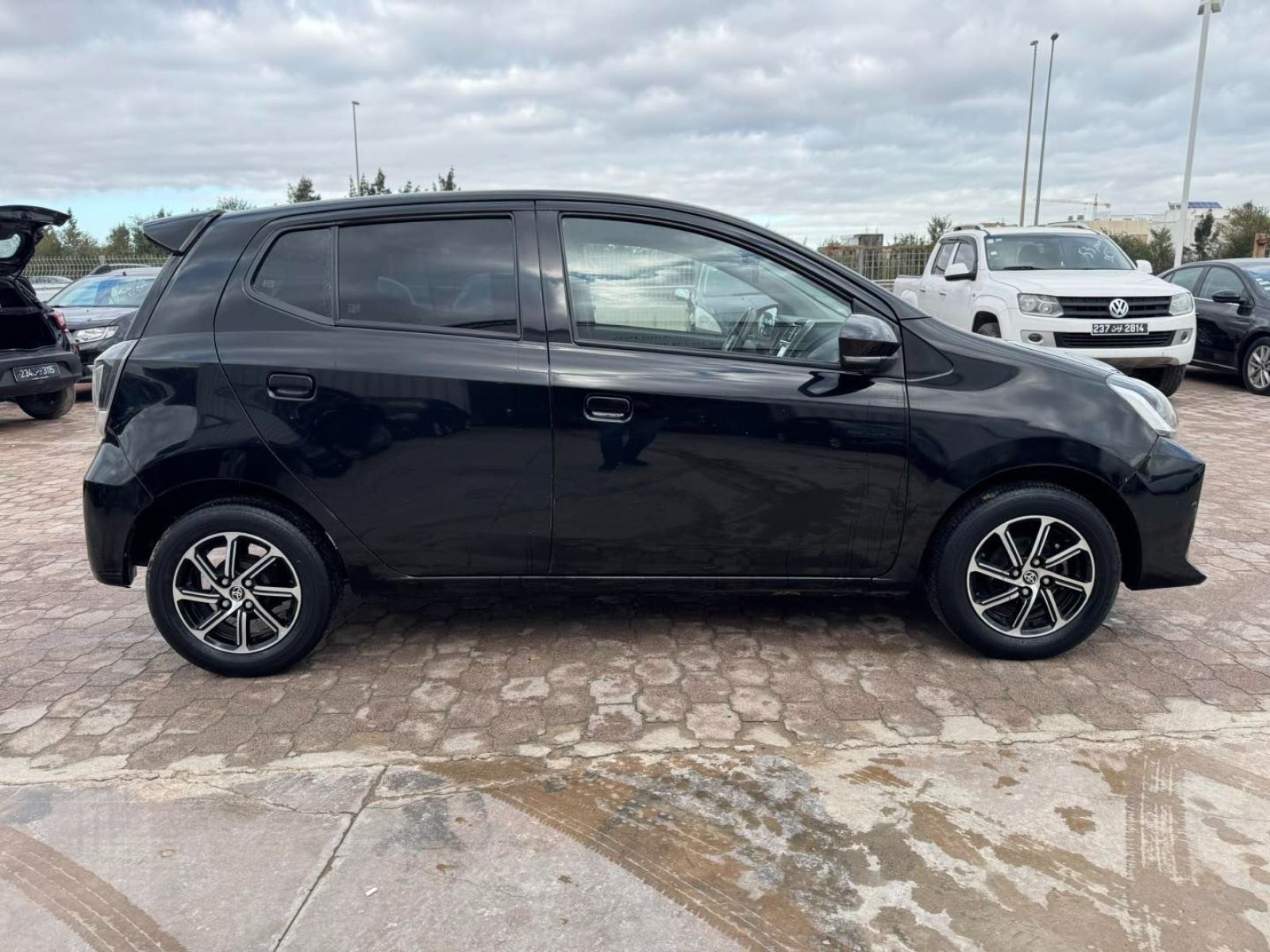 Toyota Agya BVA à Tunis - Photo 4