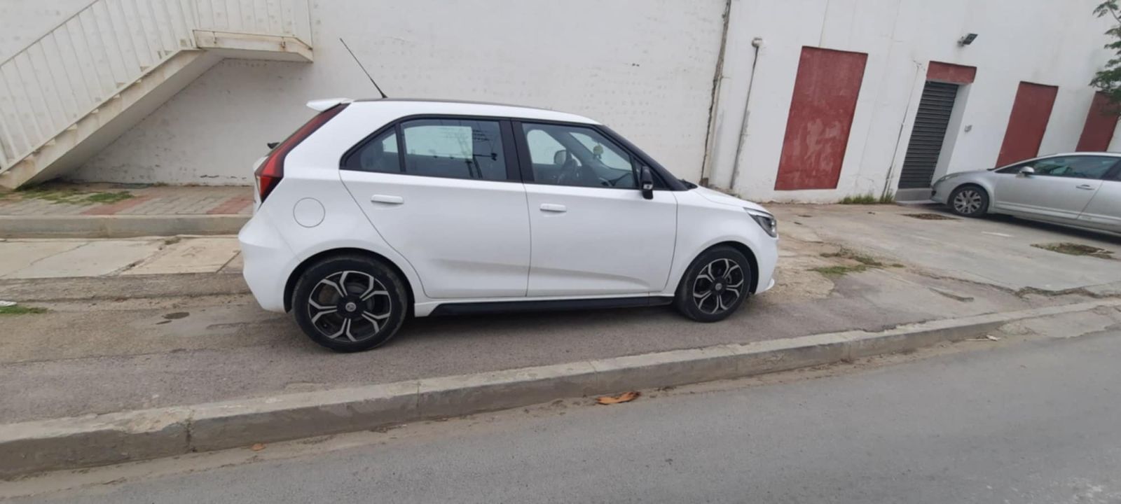 SUZUKI DZIRE GL EN ÉTAT NEUF