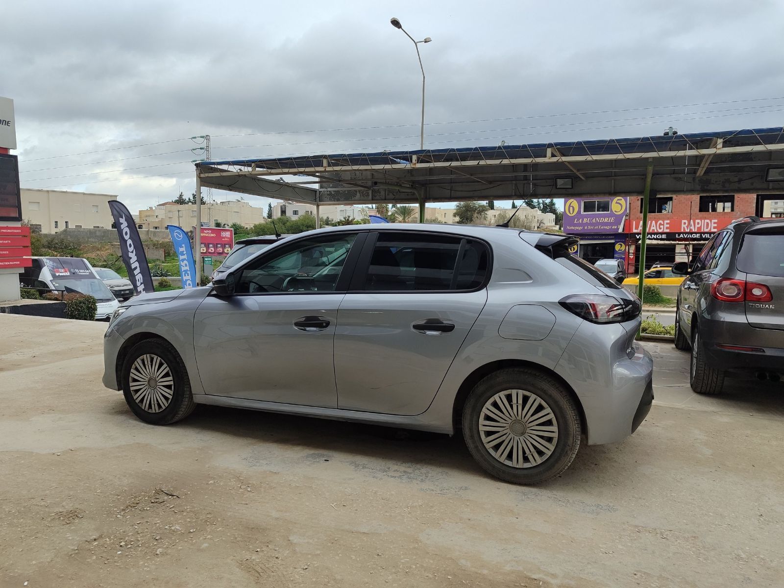 Peugeot 208 à Ben Arous - Photo 2