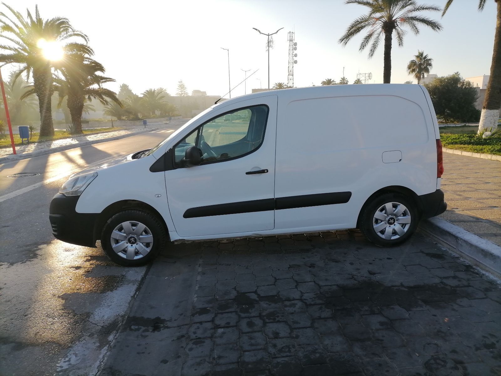 Peugeot Partner à Tunis - Photo 3