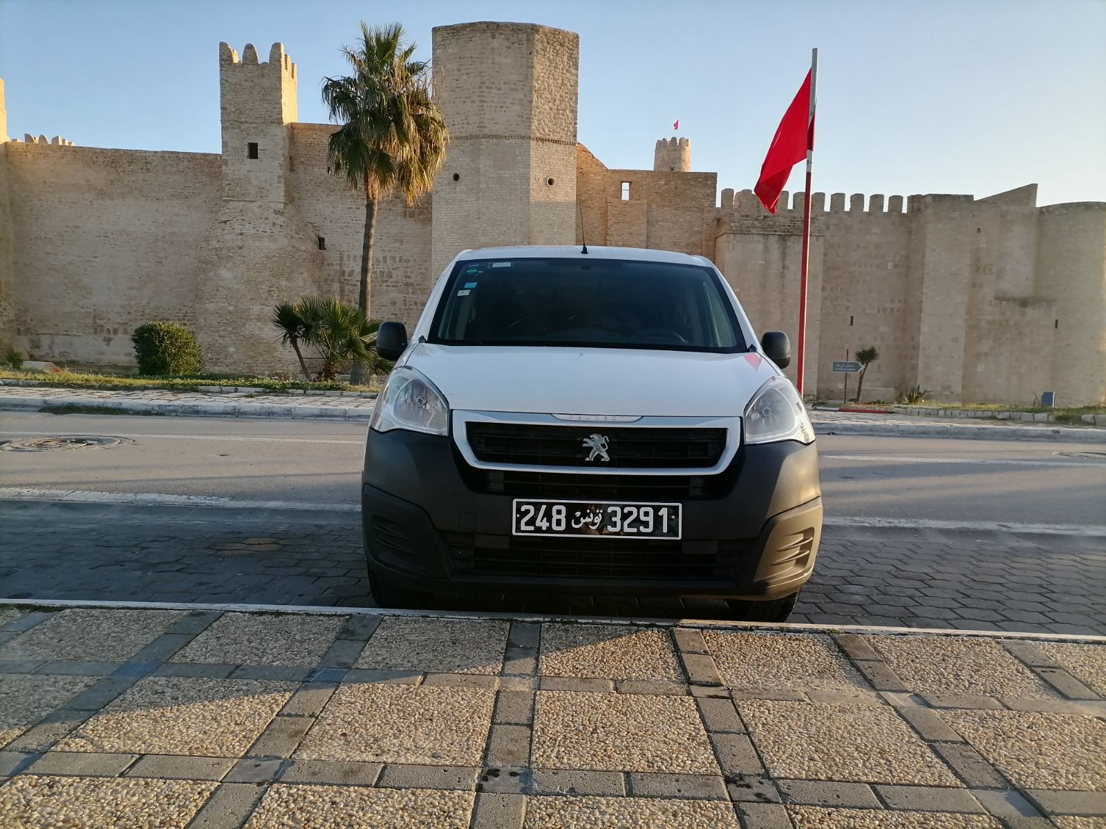 Peugeot Partner à Tunis - Photo 9