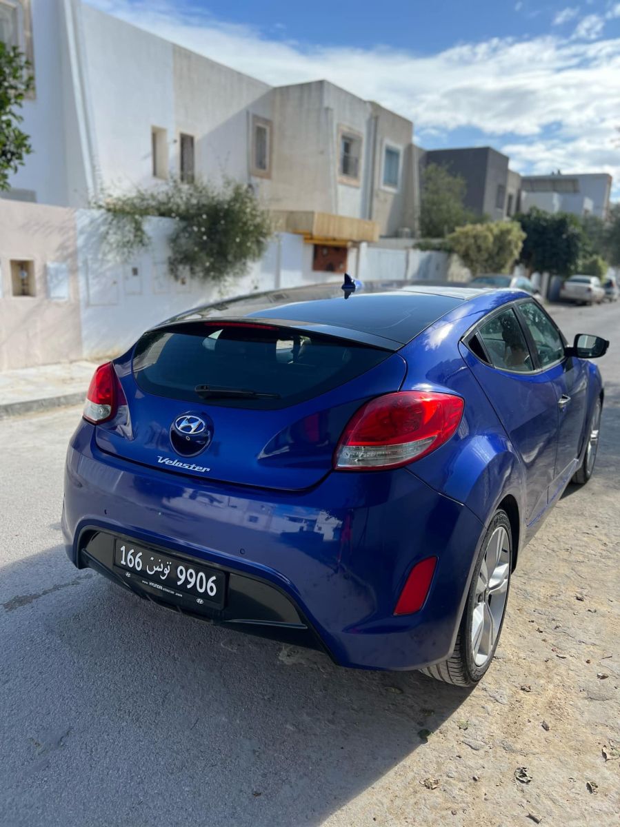 Hyundai Veloster Toit Ouvrant Panoramique à Tunis - Photo 2