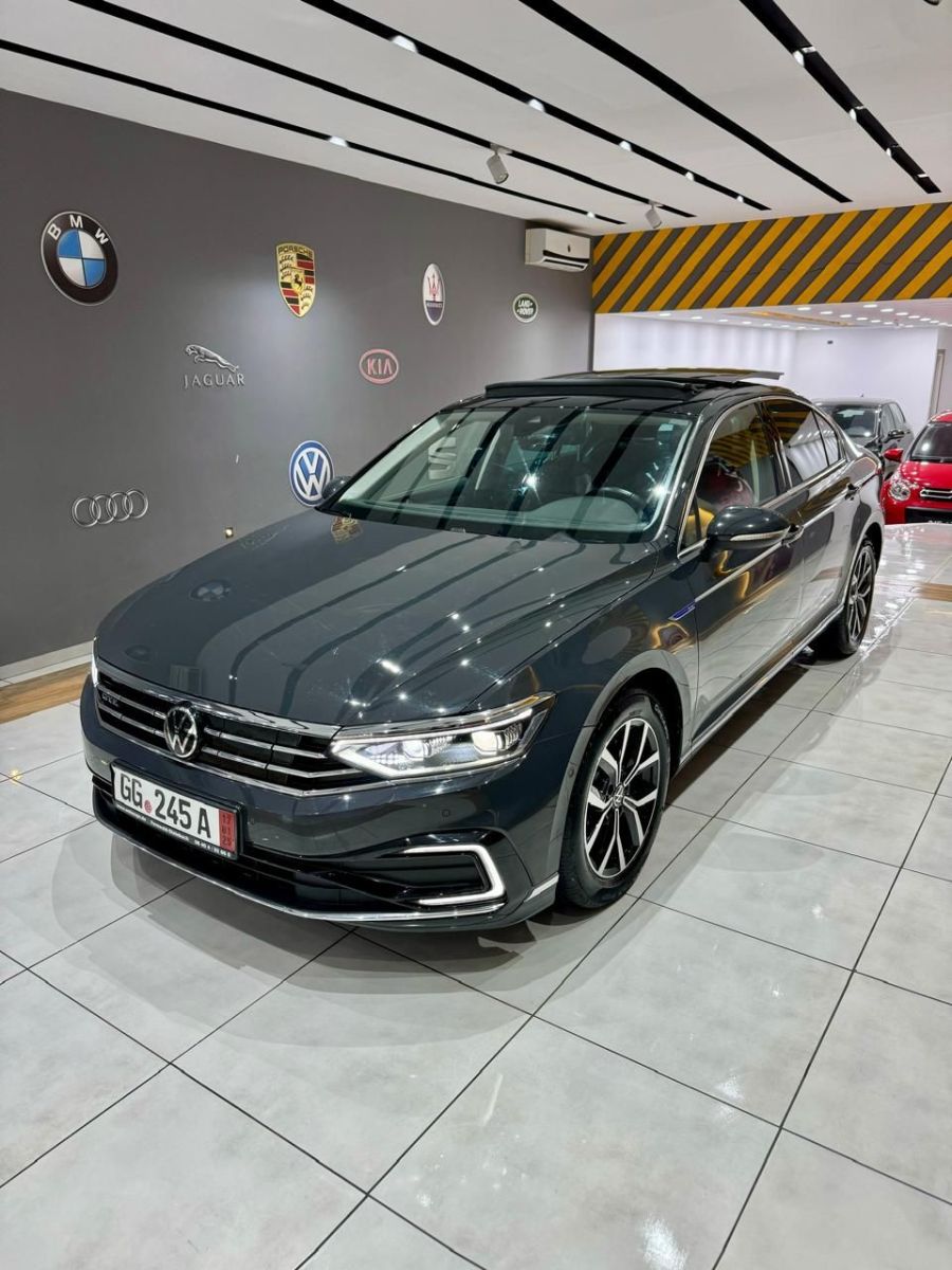 Volkswagen Passat R-Line à Ariana - Photo 2