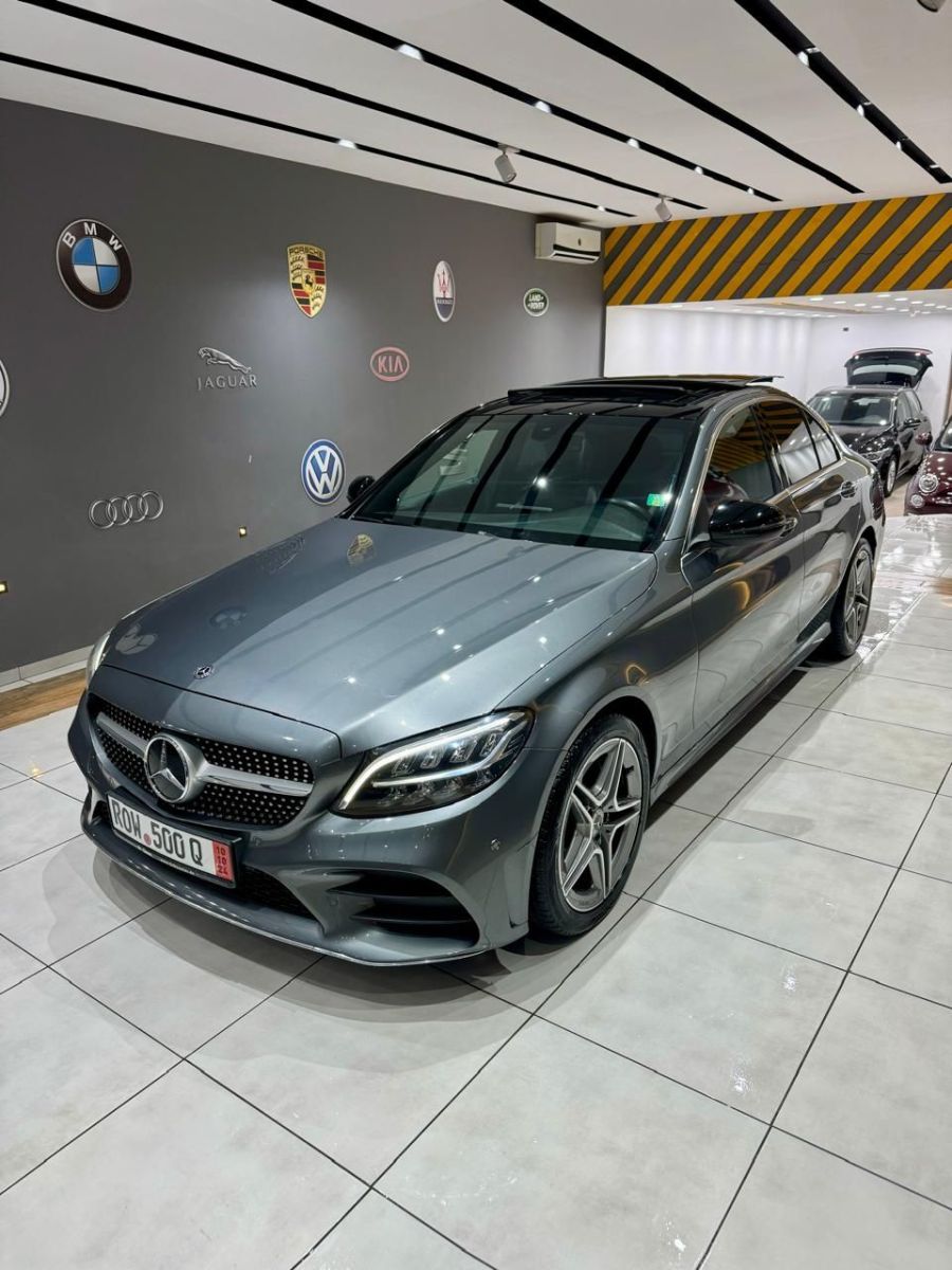 Mercedes-Benz Classe C à Tunis - Photo 2