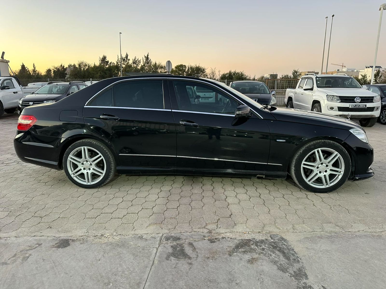 Mercedes-Benz Classe E à Tunis - Photo 4