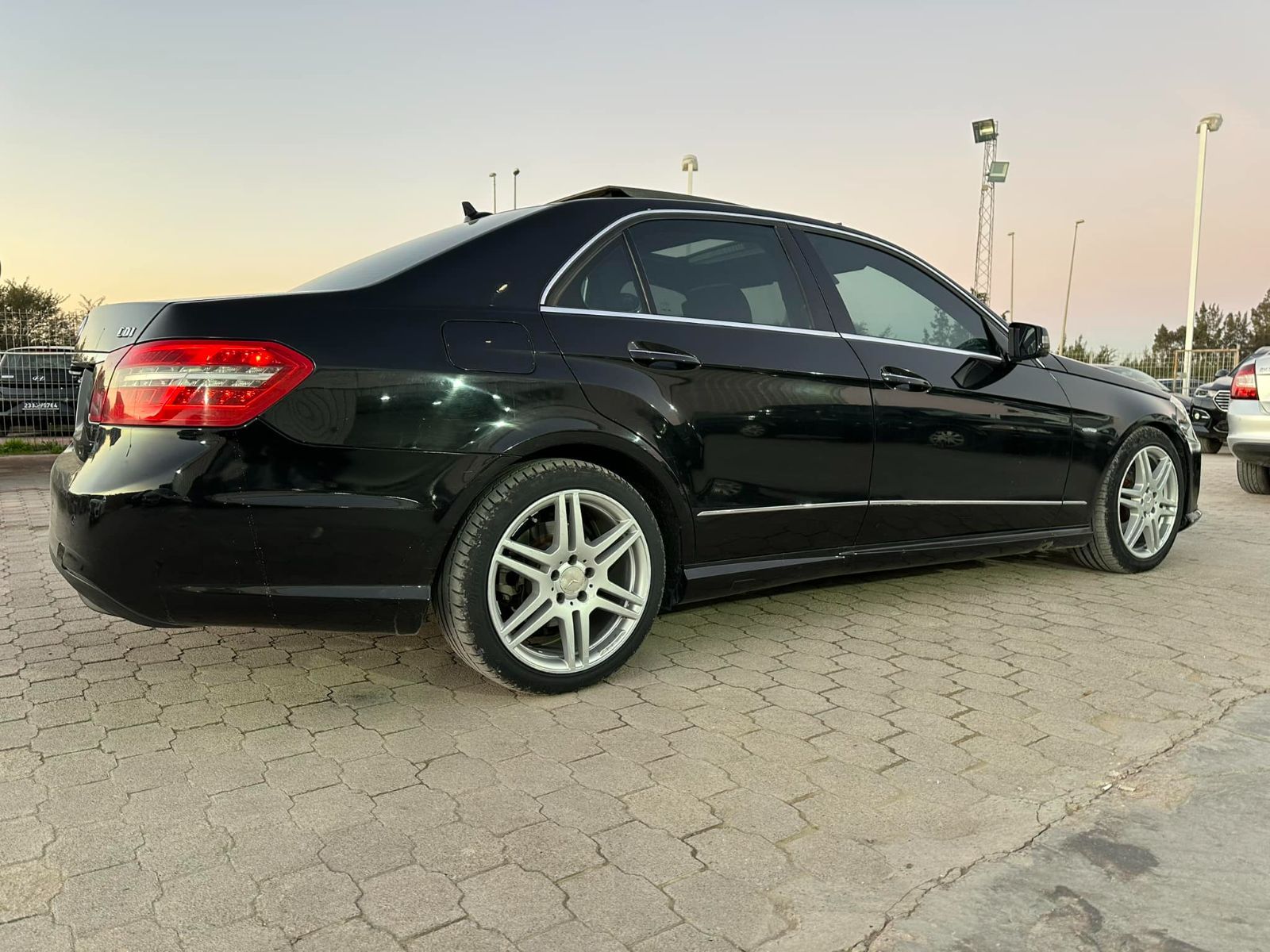 Mercedes-Benz Classe E à Tunis - Photo 5