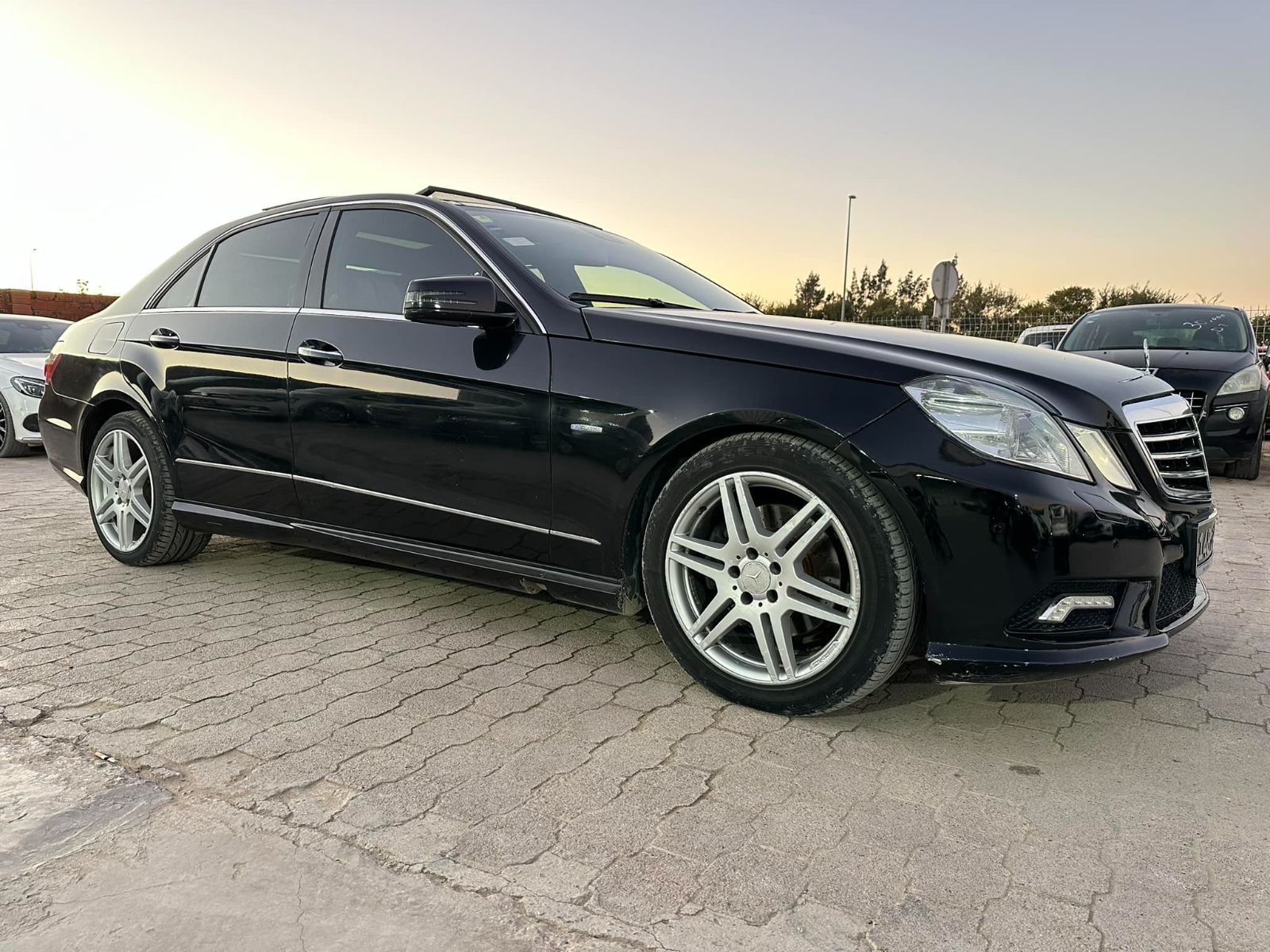 Mercedes-Benz Classe E à Tunis - Photo 3