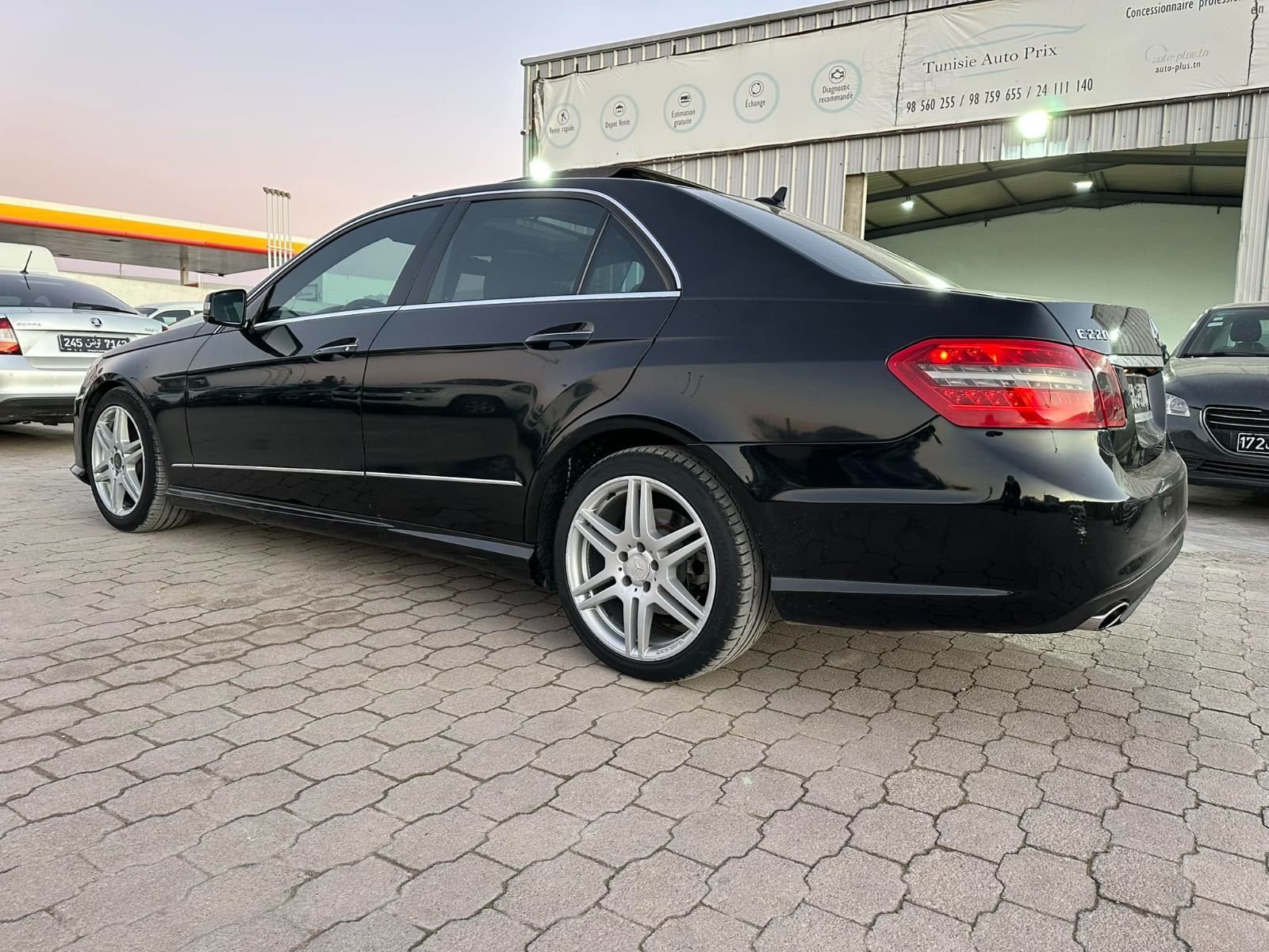 Mercedes-Benz Classe E à Tunis - Photo 2