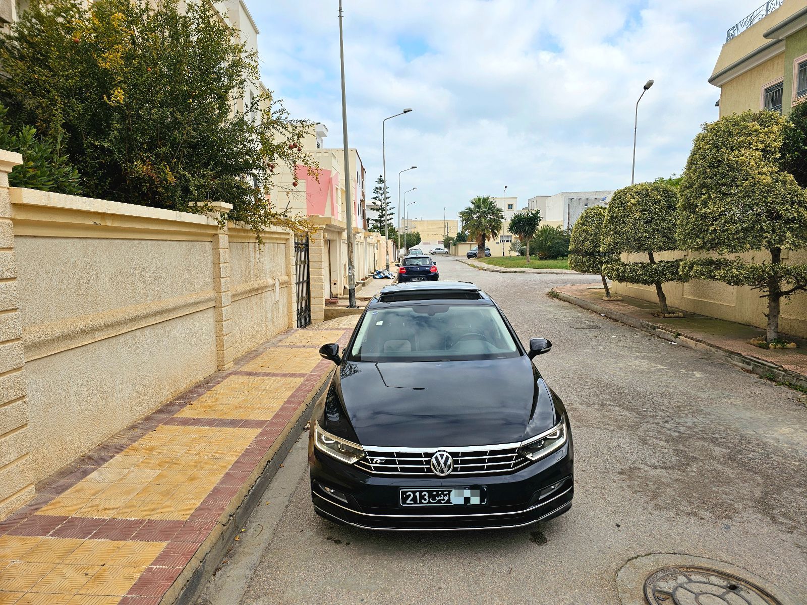 Volkswagen Passat R-Line à Tunis - Photo 4