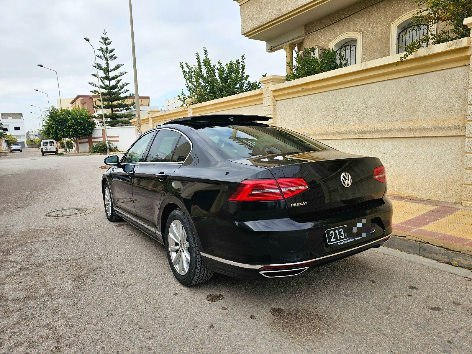 Volkswagen Passat R-Line à Tunis - Photo 9