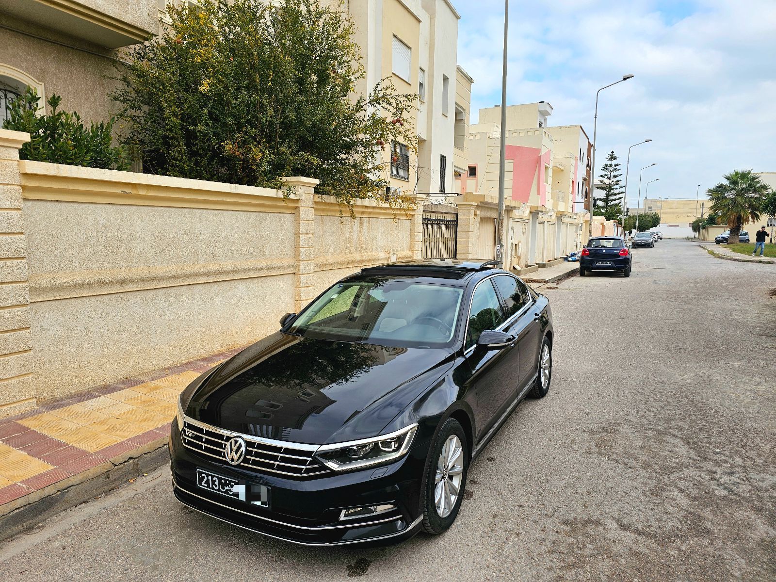 Volkswagen Passat R-Line à Tunis - Photo 3