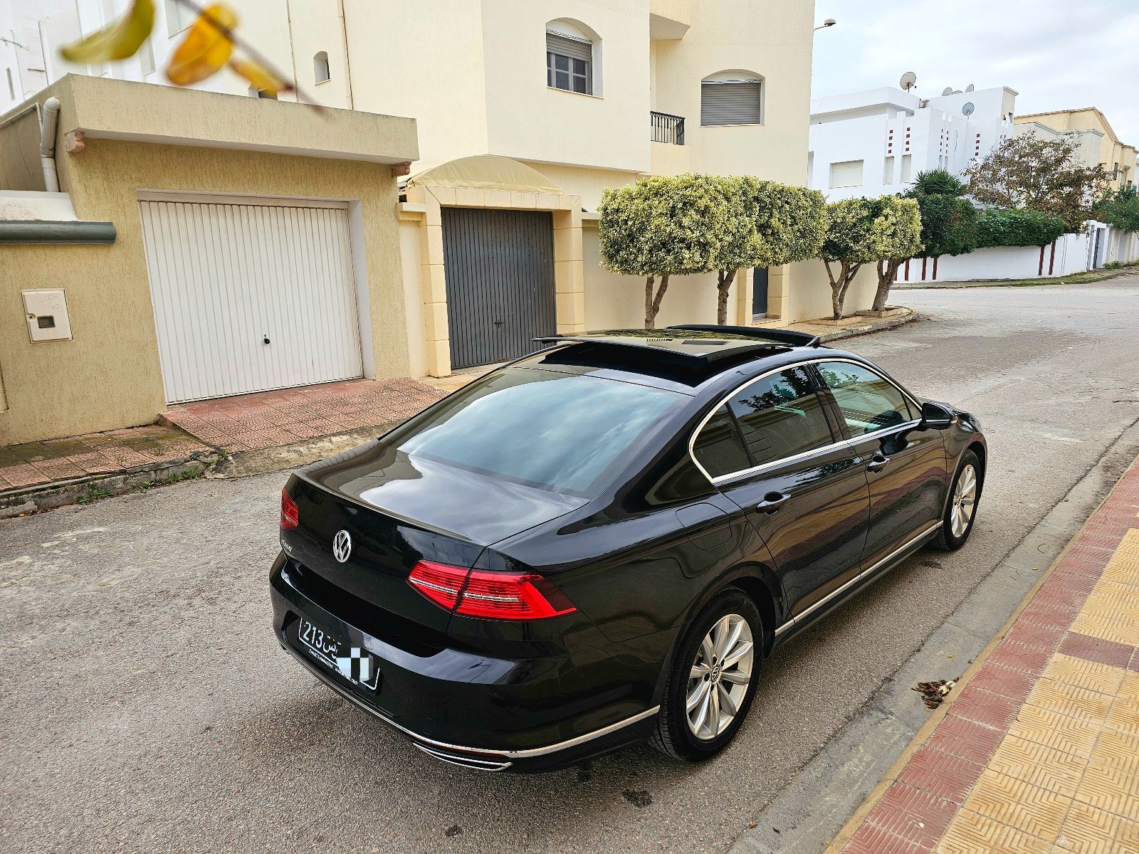 Volkswagen Passat R-Line à Tunis - Photo 7