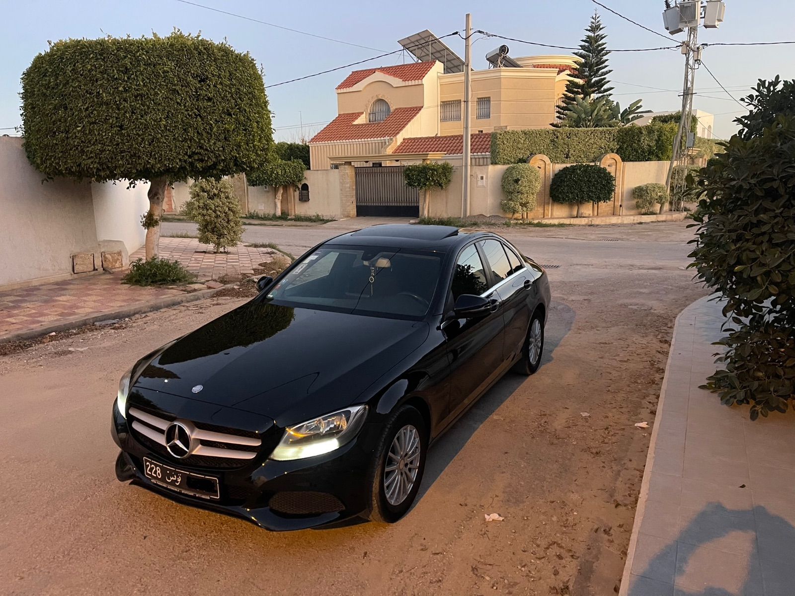 Mercedes-Benz Classe C à Tunis - Photo 13