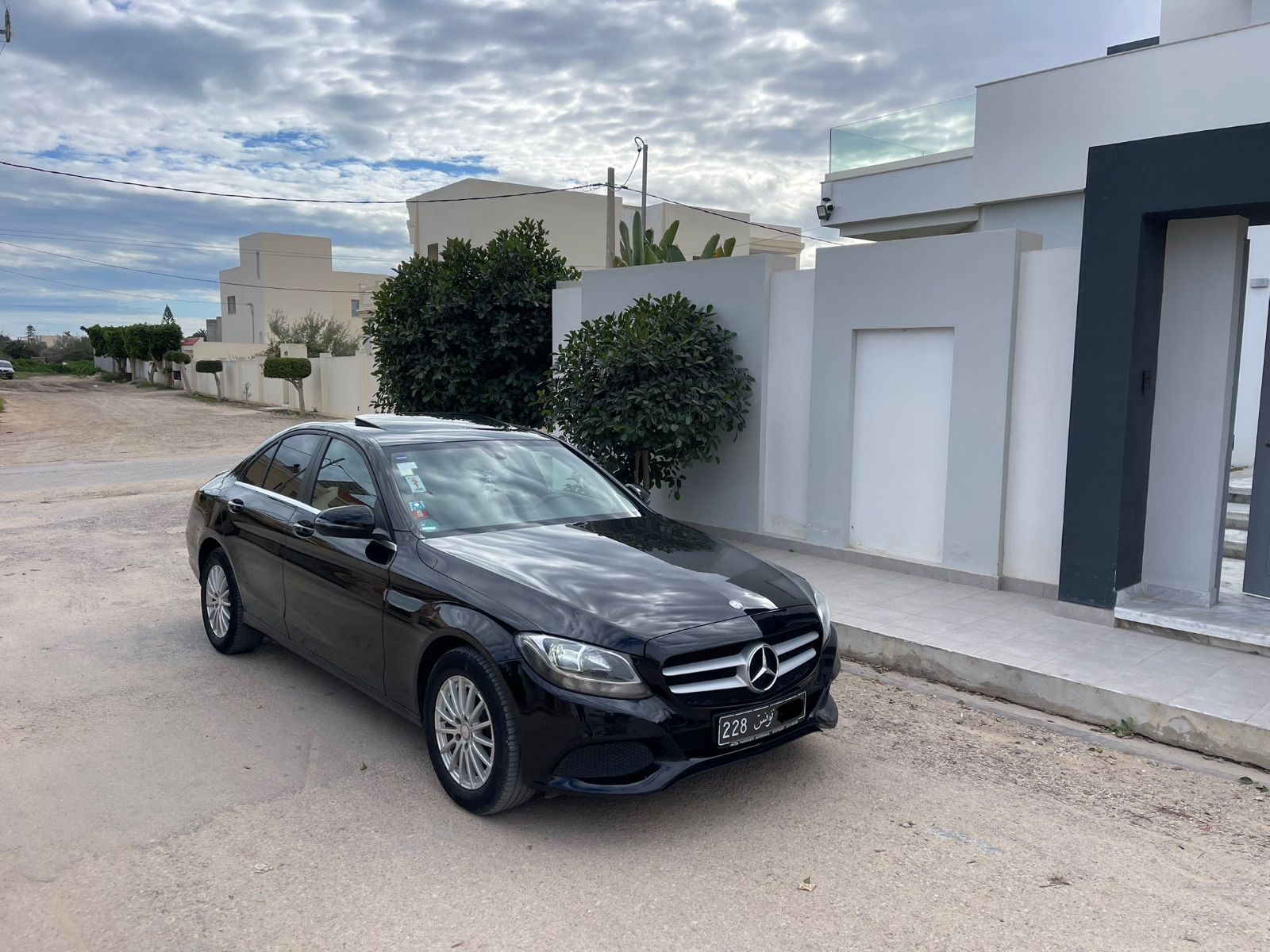 Mercedes-Benz Classe C à Tunis - Photo 2