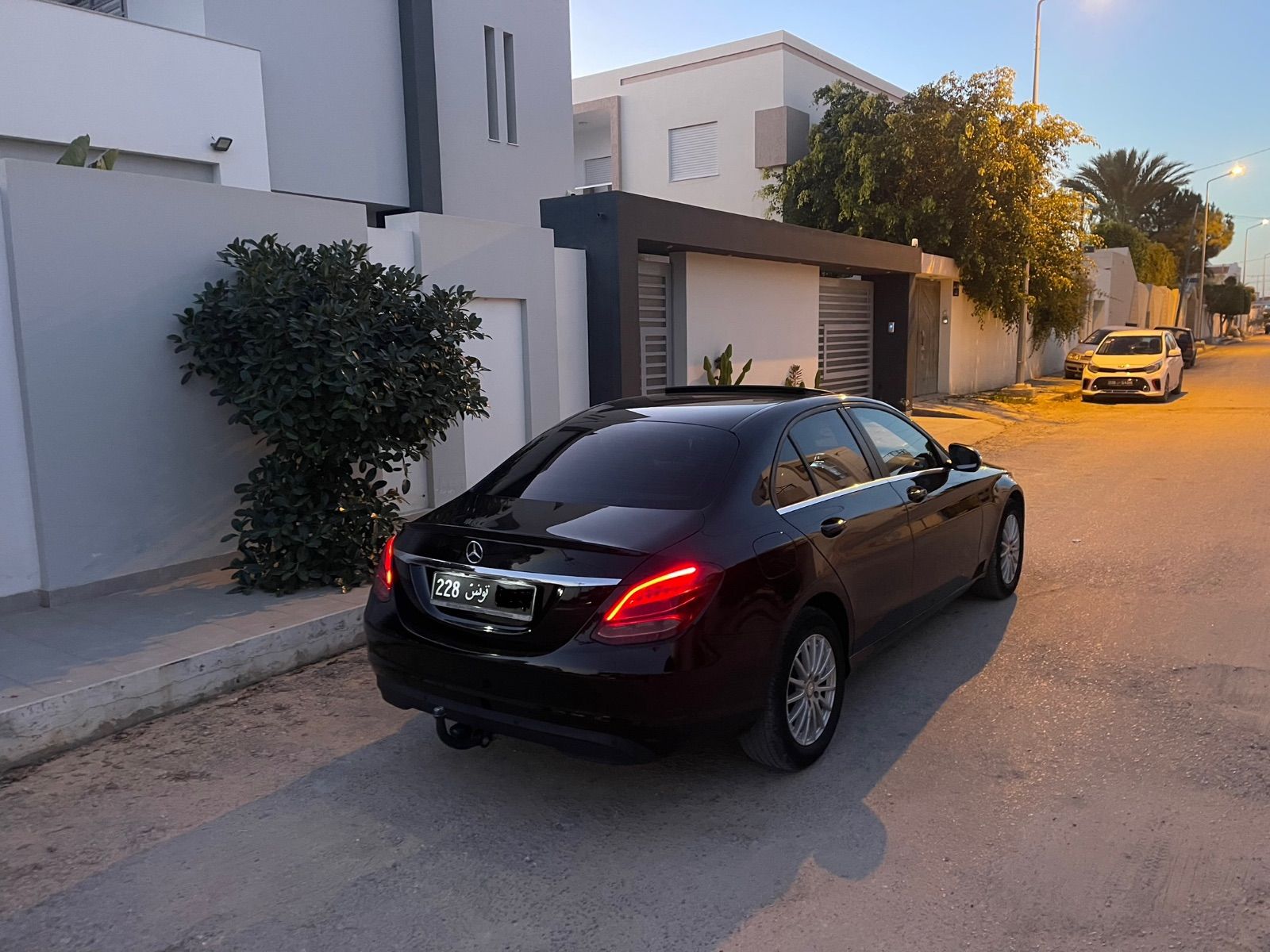 Mercedes-Benz Classe C à Tunis - Photo 16