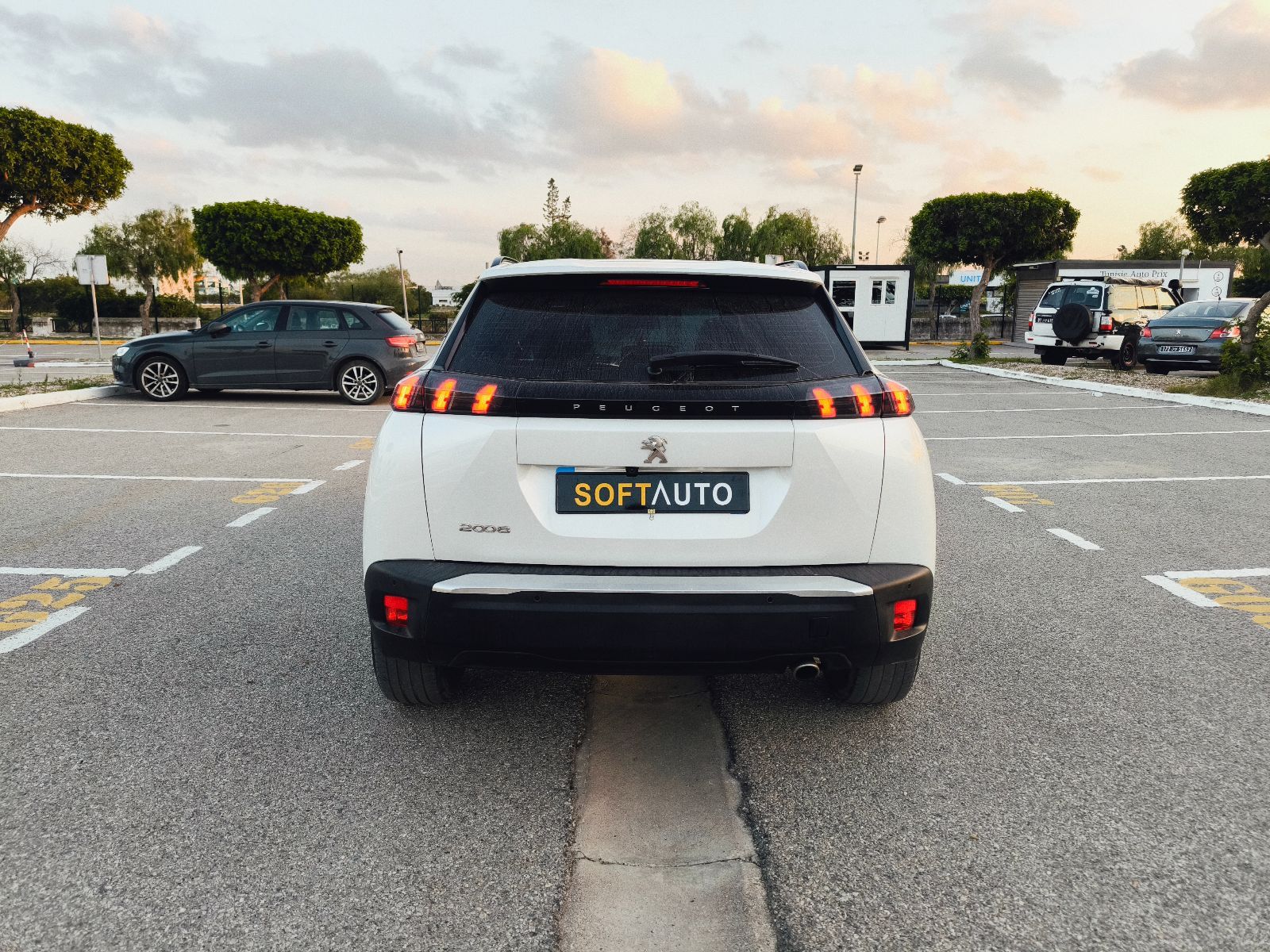 Peugeot 2008 Allure Blanc Nacré à Tunis - Photo 4