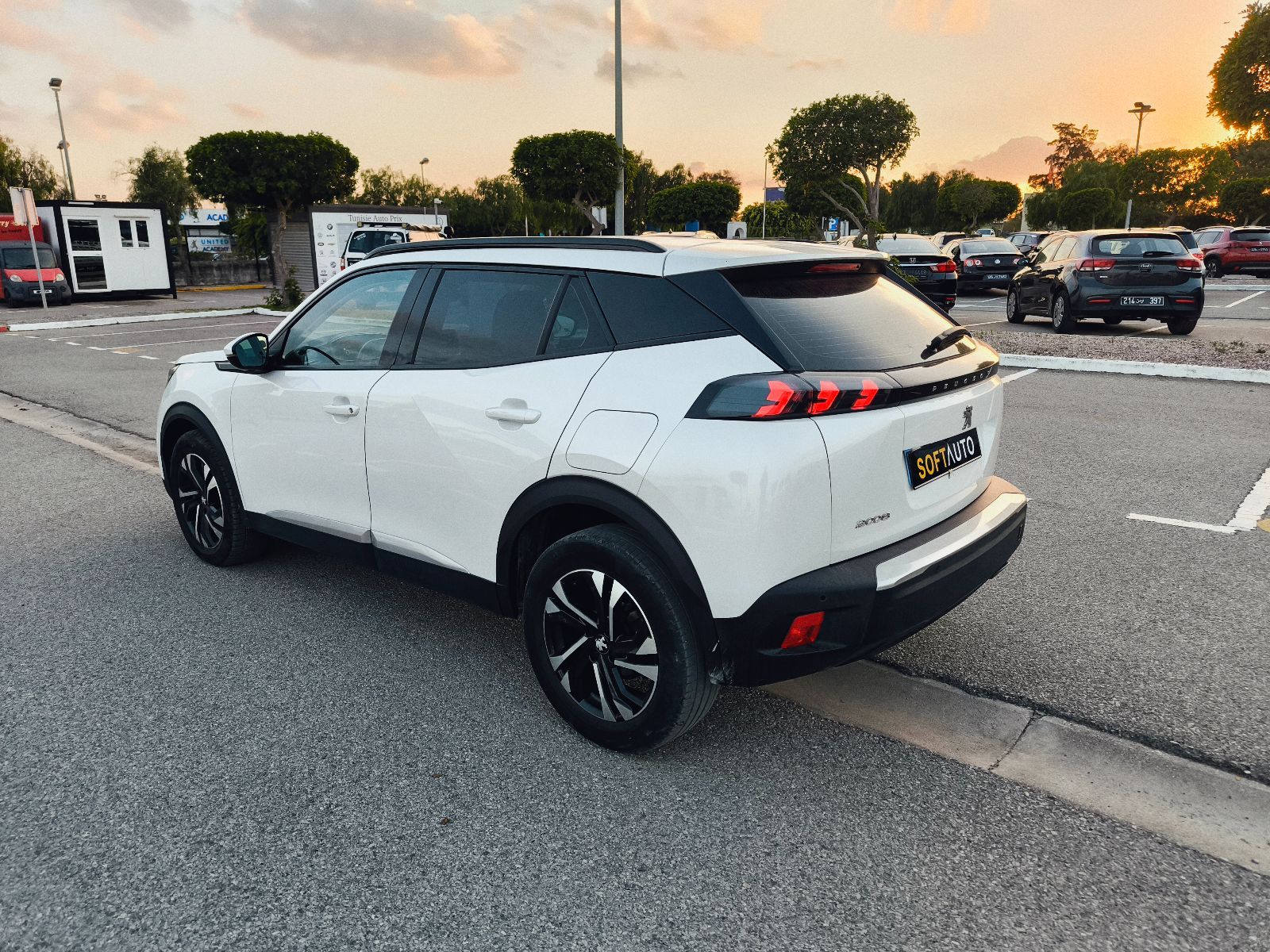 Peugeot 2008 Allure Blanc Nacré à Tunis - Photo 3