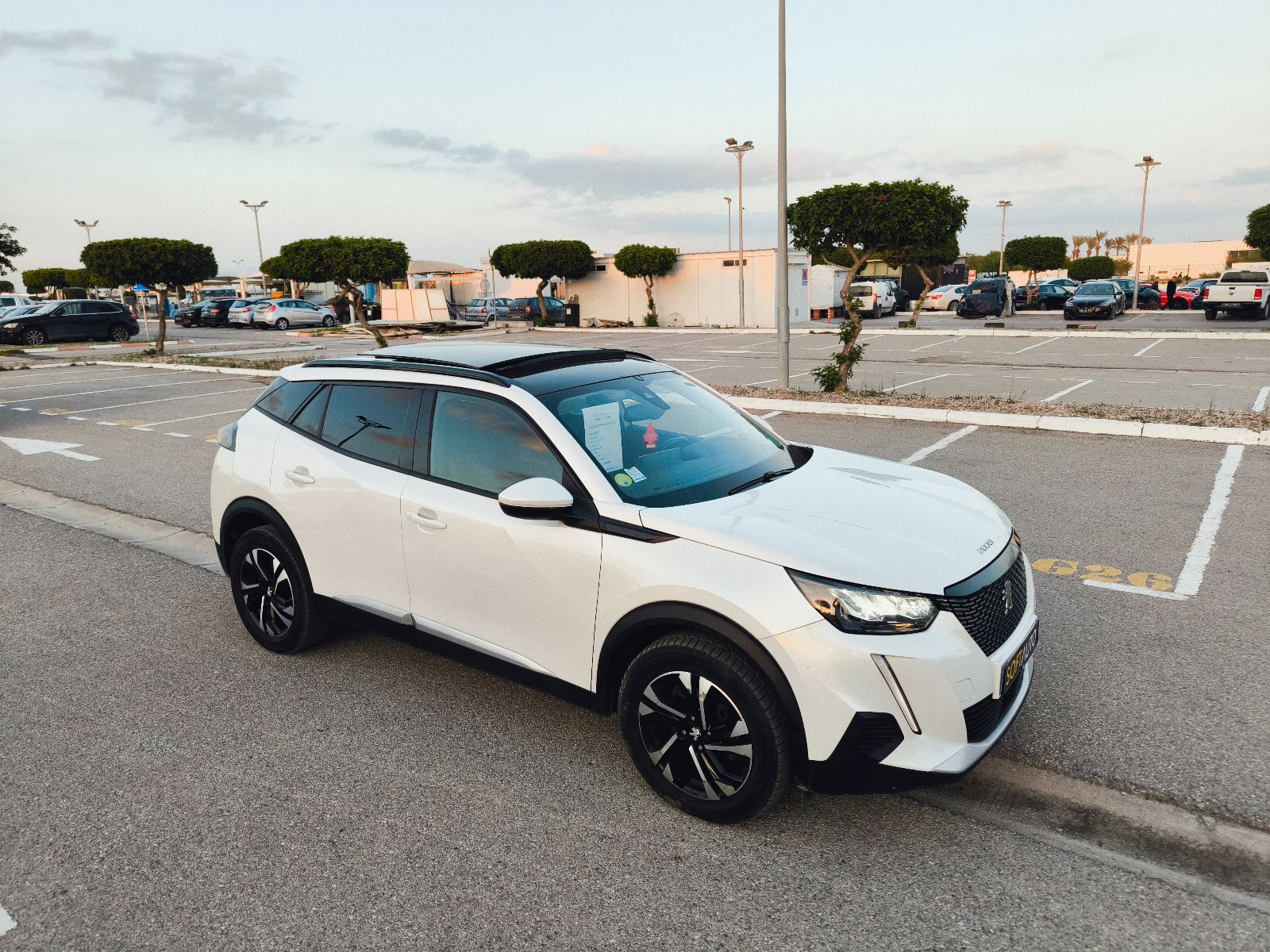 Peugeot 2008 Allure Blanc Nacré à Tunis - Photo 7