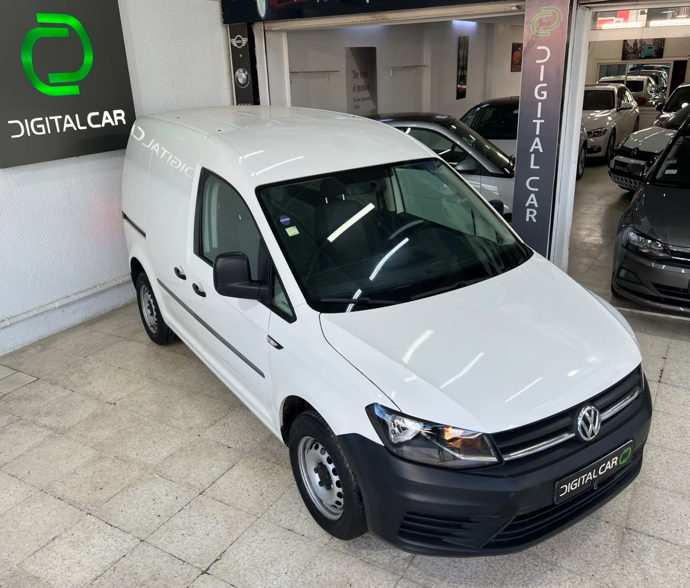 Volkswagen Caddy à Mahdia - Photo 7