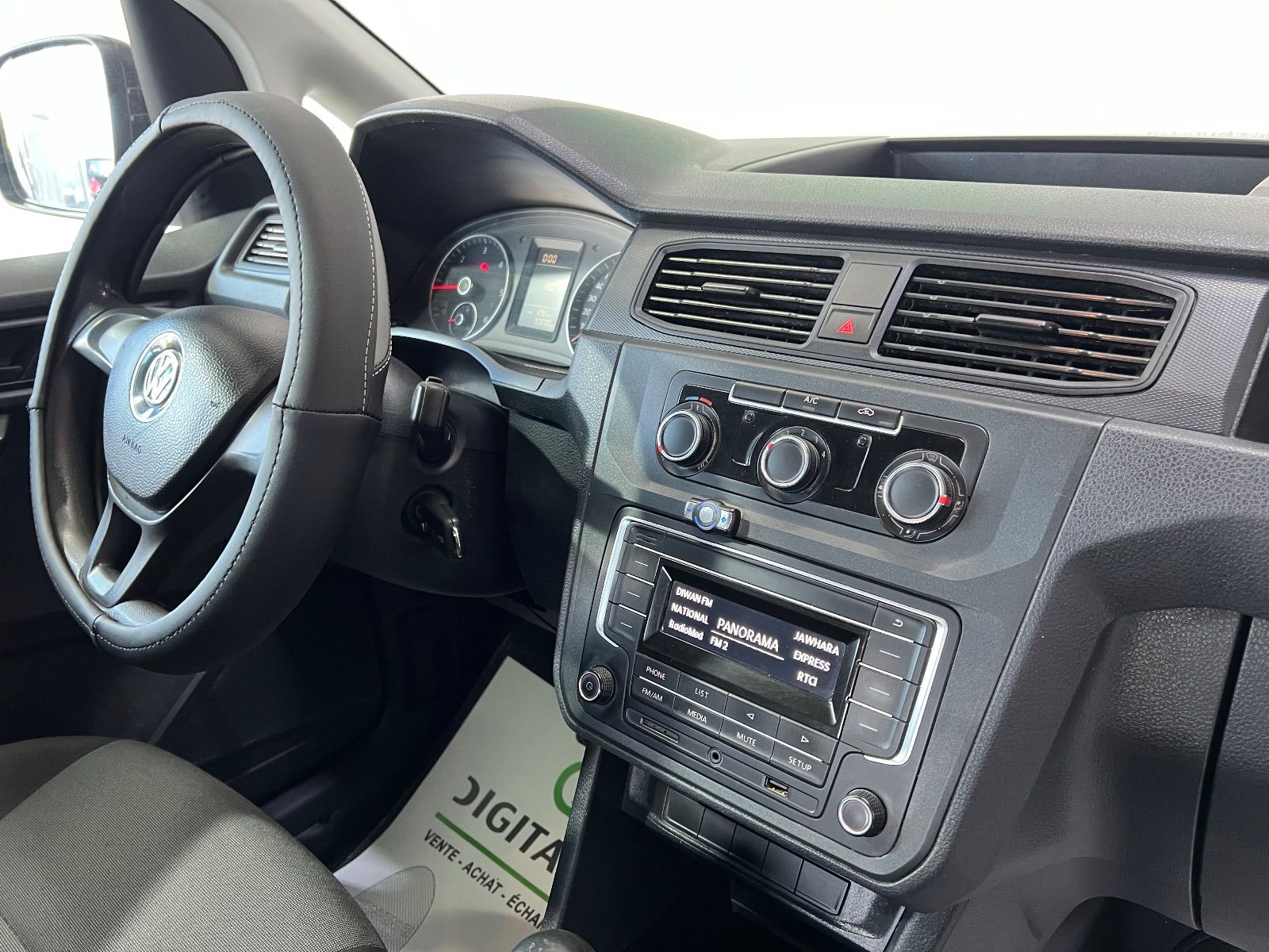 Volkswagen Caddy à Mahdia - Photo 16