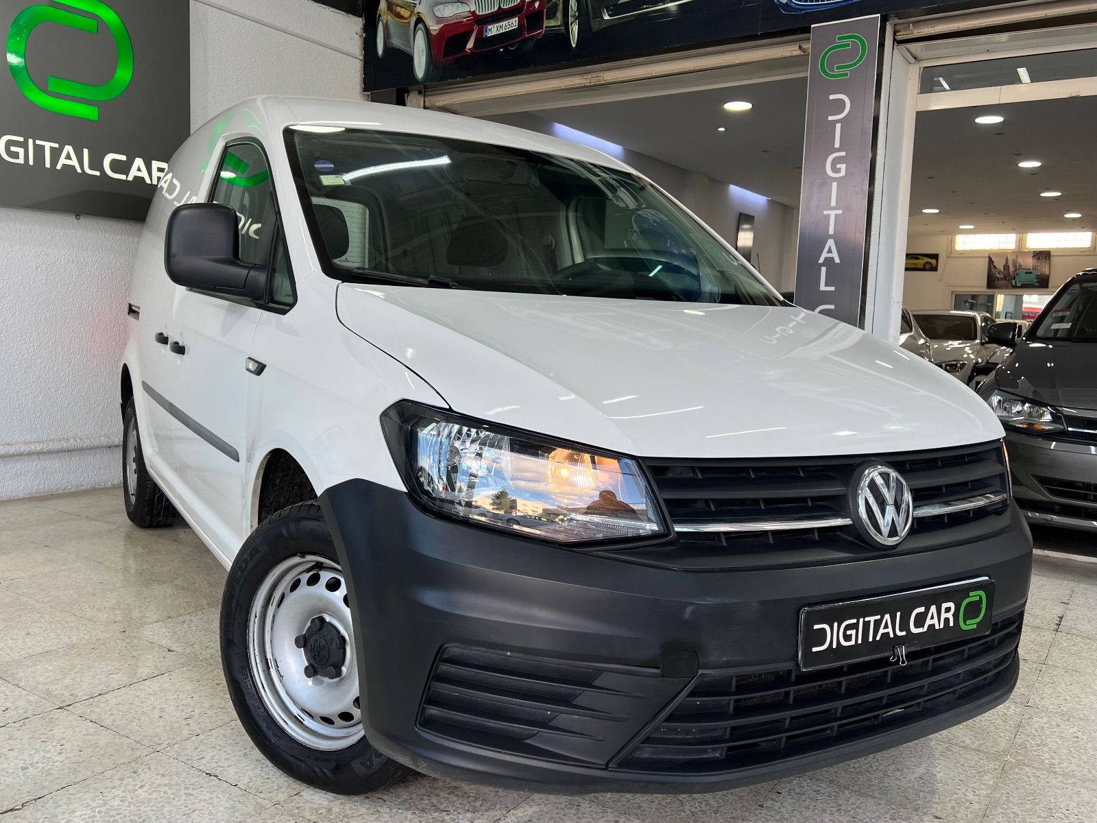 Volkswagen Caddy à Mahdia - Photo 3