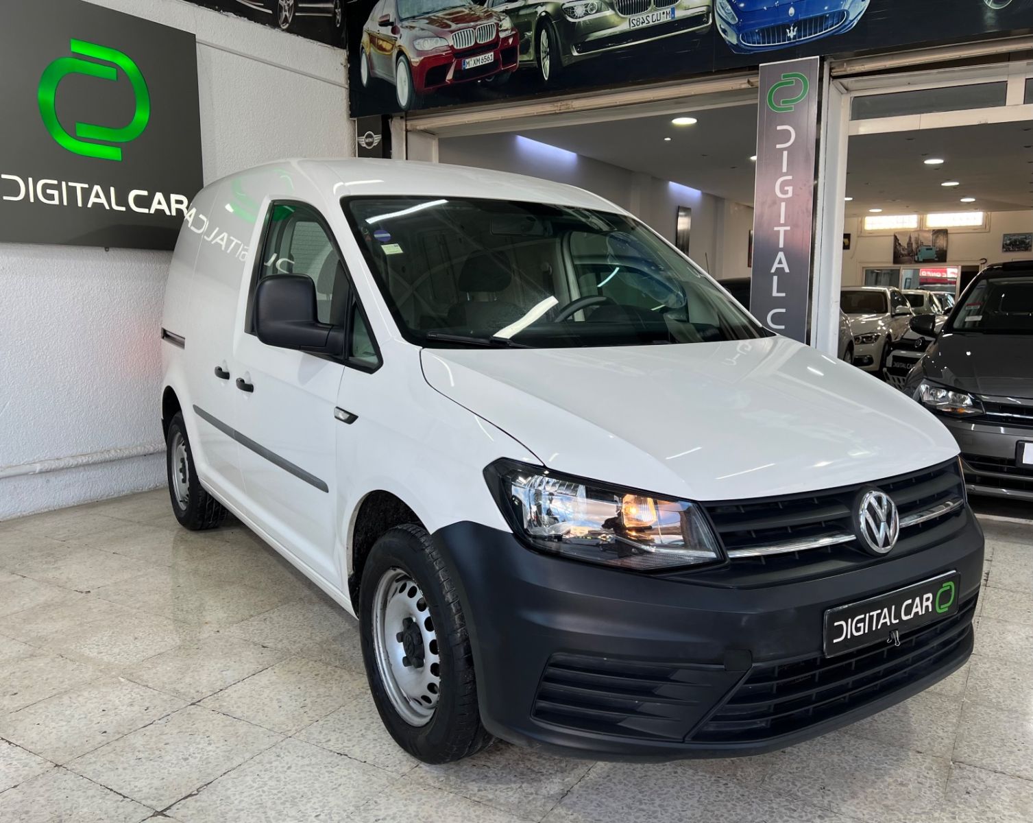 Volkswagen Caddy à Mahdia - Photo 1