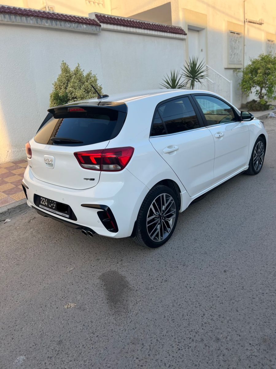 KIA Rio 5p GT-Line à Tunis - Photo 3