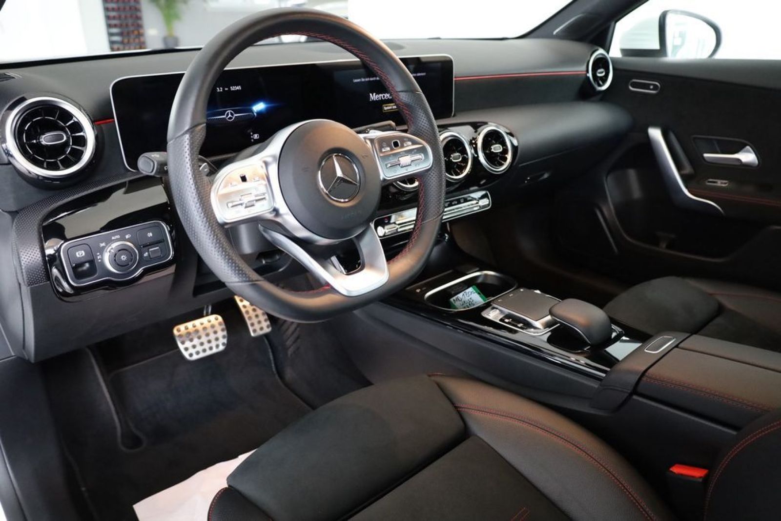 Mercedes-Benz Classe A Berline AMG à Tunis - Photo 4