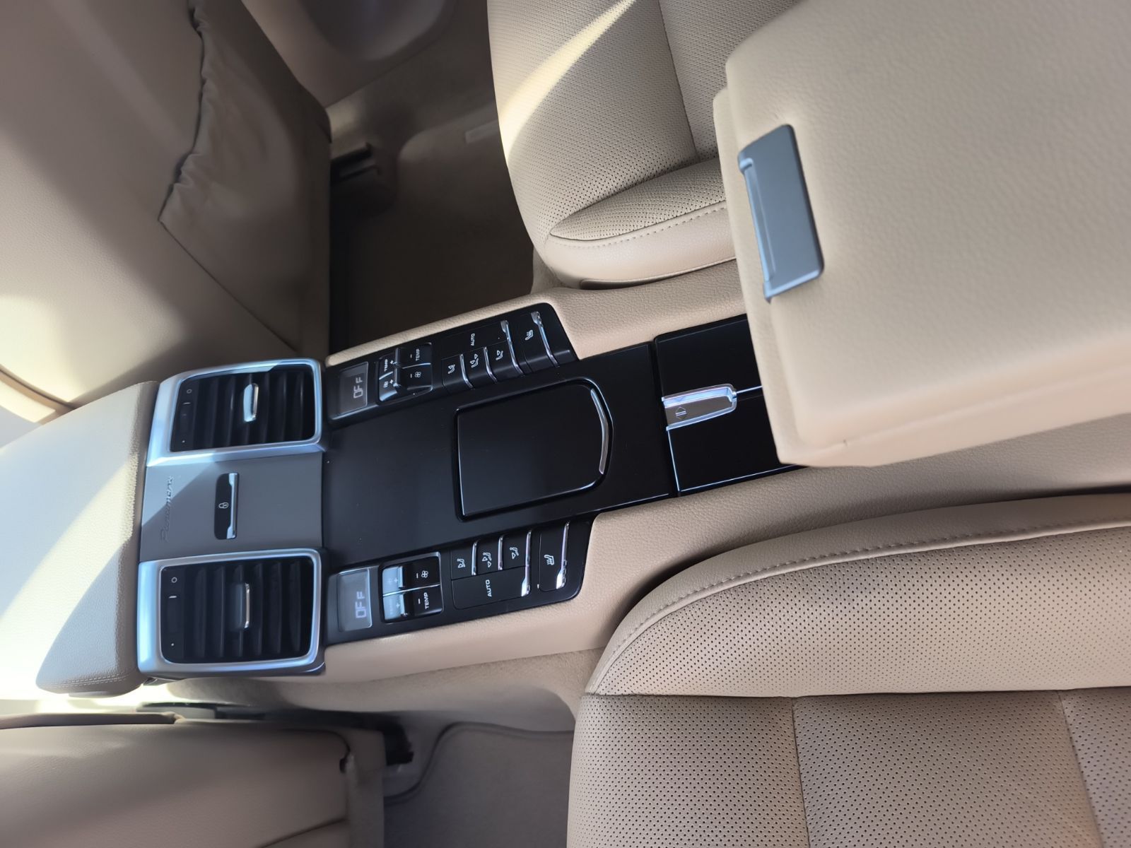 Porsche Panamera PLATINUM édition à Tunis - Photo 24