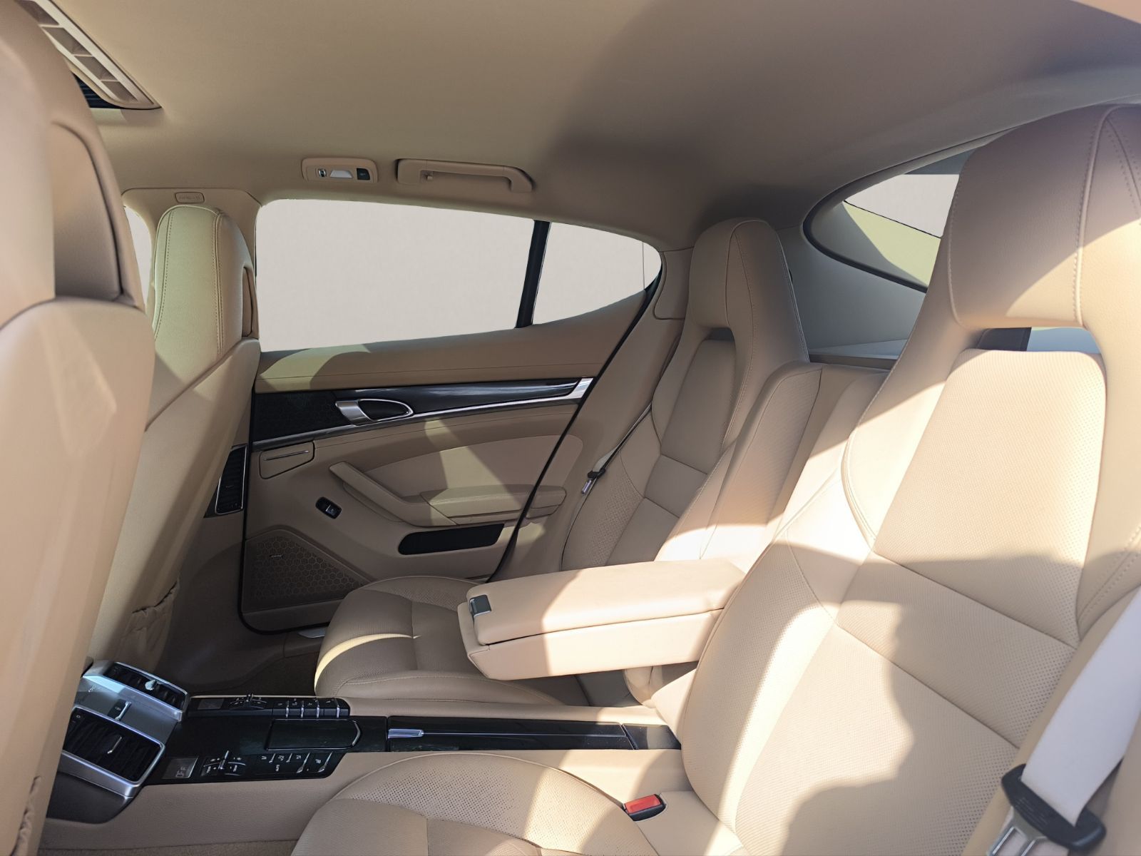 Porsche Panamera PLATINUM édition à Tunis - Photo 12