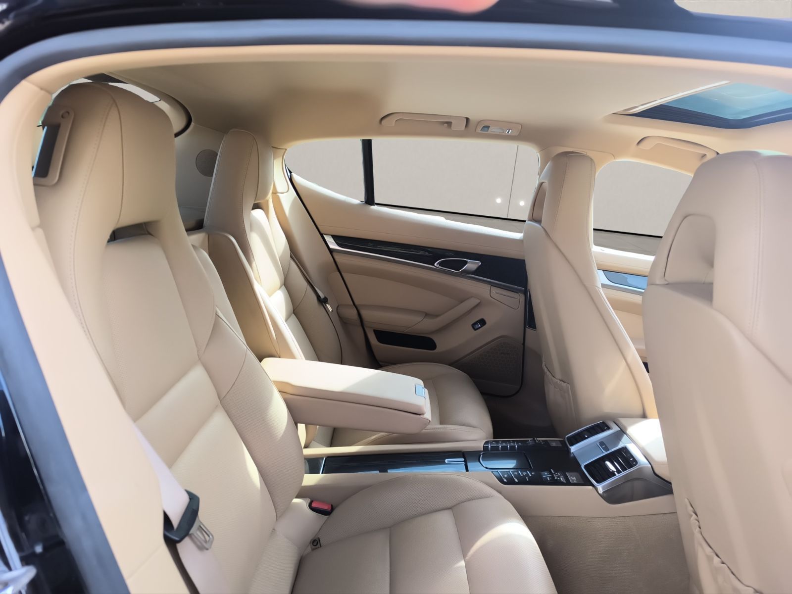Porsche Panamera PLATINUM édition à Tunis - Photo 17