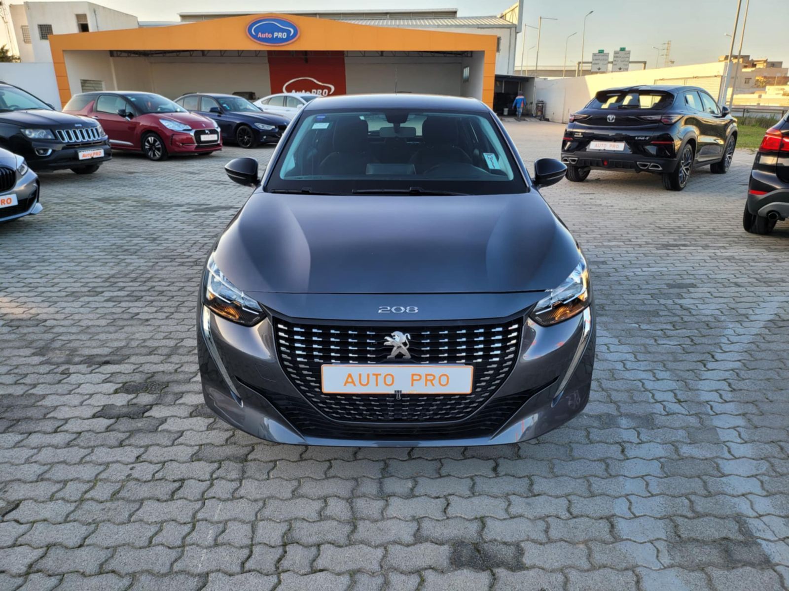 Peugeot 208 Style à Tunis - Photo 1