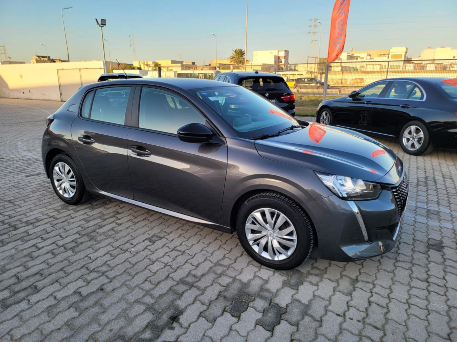 Peugeot 208 Style à Tunis - Photo 4